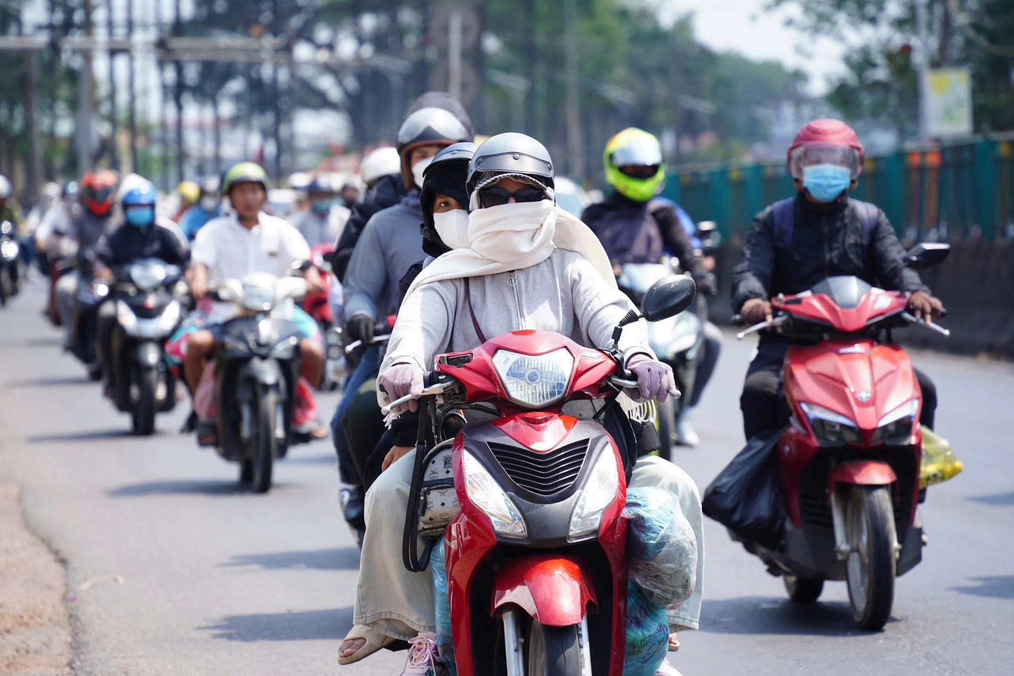 7 &ocirc; t&ocirc; va chạm li&ecirc;n ho&agrave;n tr&ecirc;n cao tốc Phan Thiết - Dầu Gi&acirc;y g&acirc;y &ugrave;n tắc k&eacute;o d&agrave;i- Ảnh 6.
