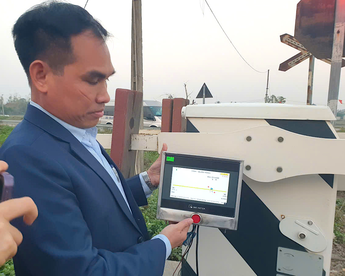 Th&ecirc;m &ldquo;lớp bảo vệ&rdquo; an to&agrave;n cho t&agrave;u hỏa tại c&aacute;c điểm giao cắt nguy hiểm- Ảnh 2.