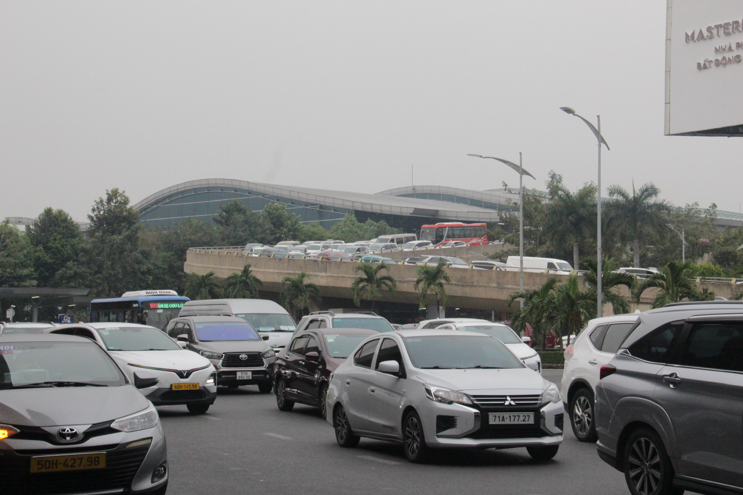 Ngày cuối nghỉ Tết, giao thông TP.HCM căng thẳng, nhiều nơi kẹt xe kéo dài- Ảnh 15. Ngày cuối nghỉ Tết, giao thông TP.HCM căng thẳng, nhiều nơi kẹt xe kéo dài- Ảnh 15.