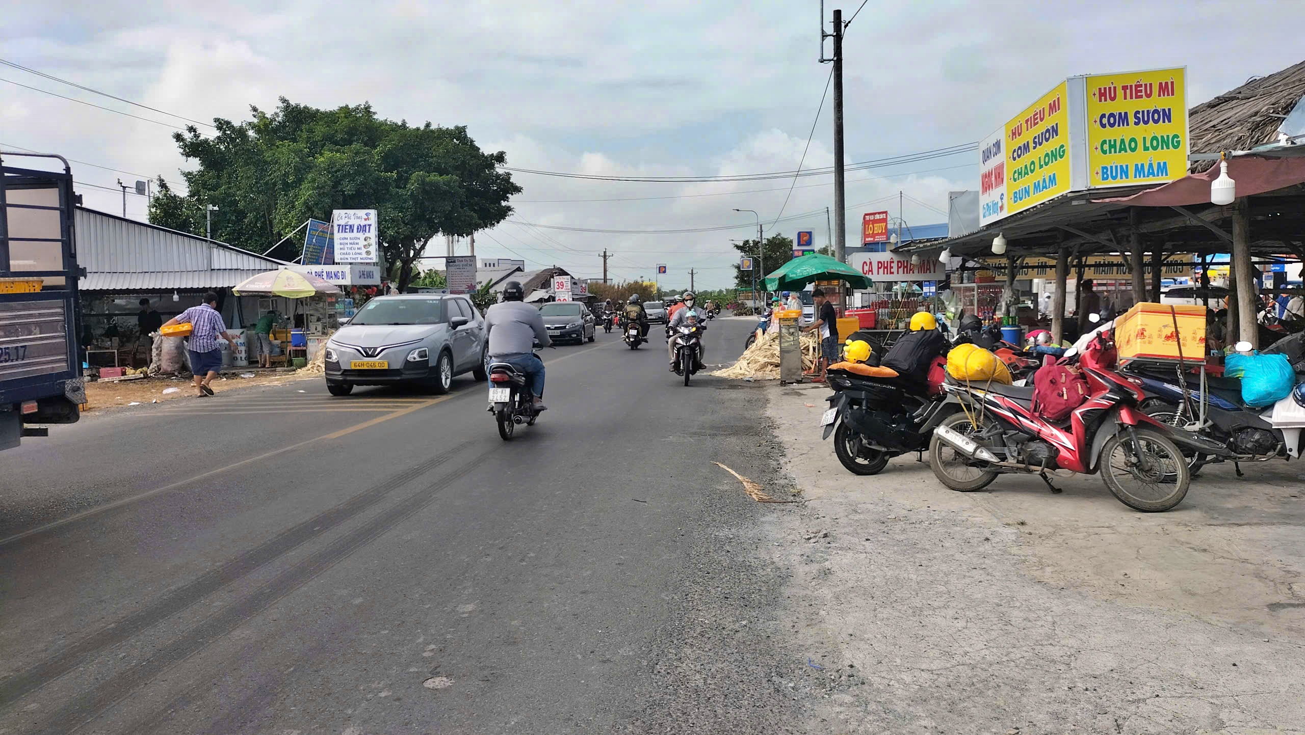 Người lao động Cà Mau trở lại TP.HCM, Đồng Nai sau kỳ nghỉ Tết- Ảnh 7. Người lao động Cà Mau trở lại TP.HCM, Đồng Nai sau kỳ nghỉ Tết- Ảnh 7.