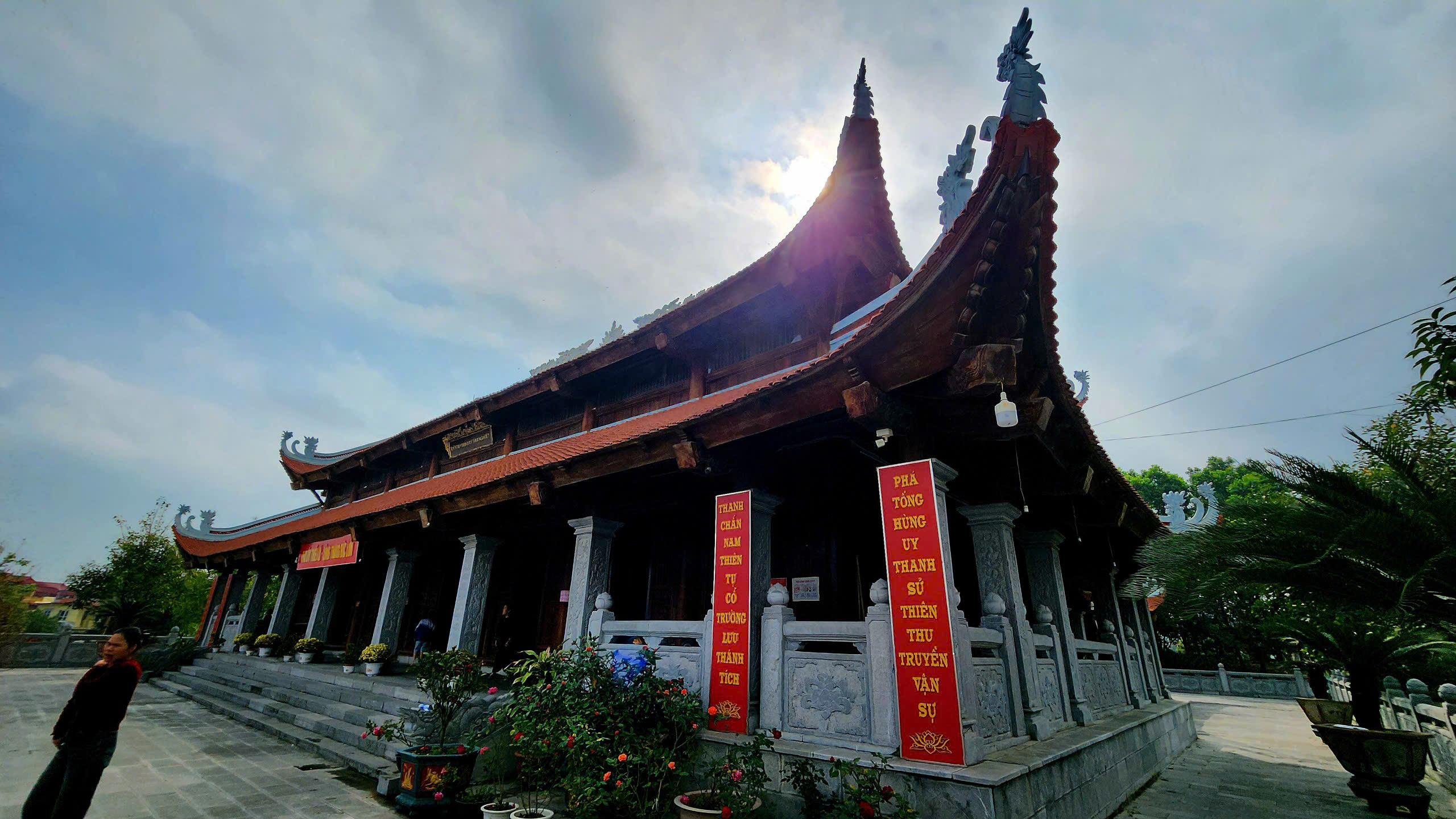 Đầu xuân thăm đền thờ Lý Thường Kiệt bên dòng sông Cầu lịch sử- Ảnh 7. Đầu xuân thăm đền thờ Lý Thường Kiệt bên dòng sông Cầu lịch sử- Ảnh 7.