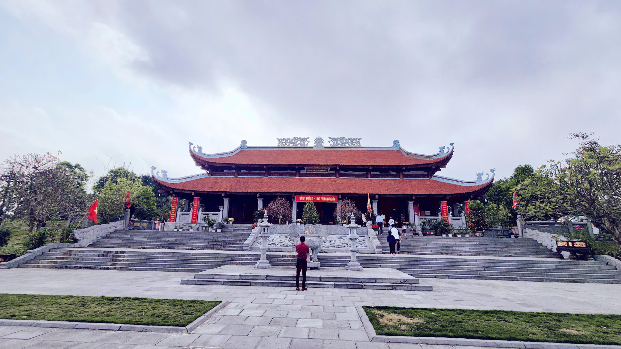 Đầu xuân thăm đền thờ Lý Thường Kiệt bên dòng sông Cầu lịch sử- Ảnh 10. Đầu xuân thăm đền thờ Lý Thường Kiệt bên dòng sông Cầu lịch sử- Ảnh 10.