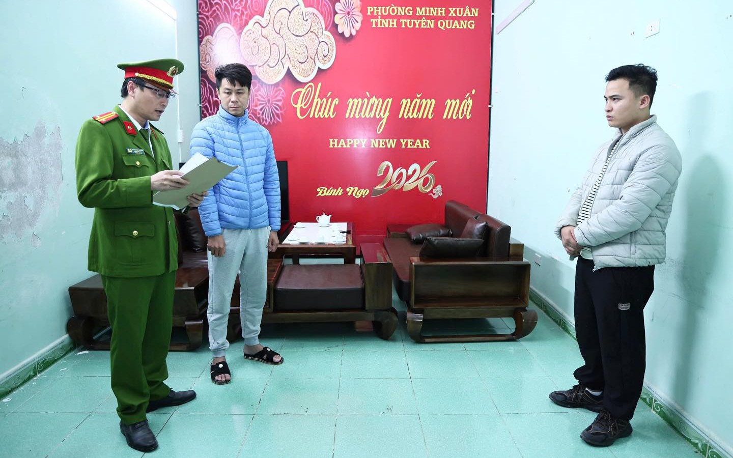 Tuy&ecirc;n Quang: Khởi tố l&aacute;i xe vi phạm nồng độ cồn, chống đối l&agrave;m CSGT bị thương