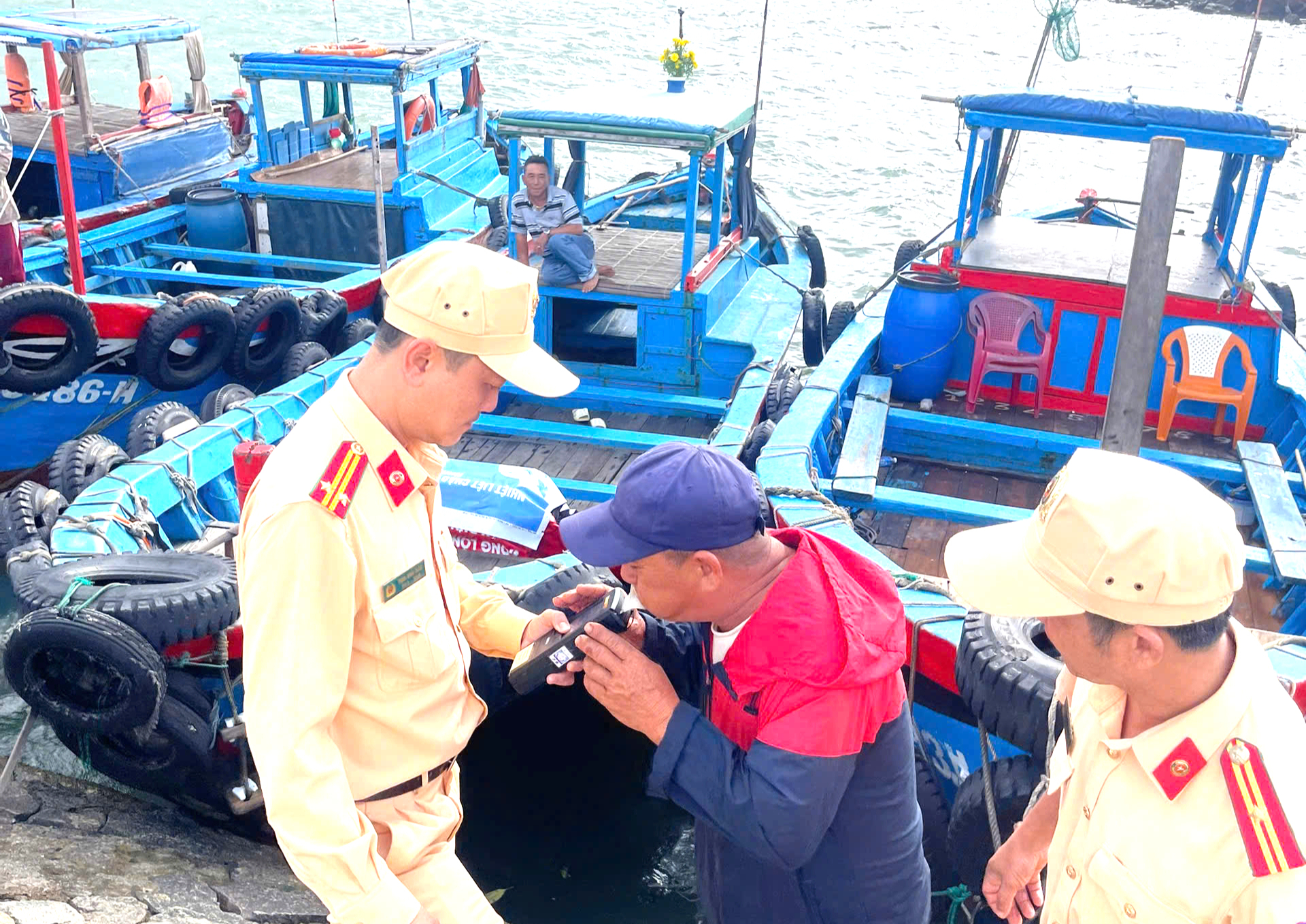 Gia Lai: Siết chặt ATGT đường thuỷ sau c&aacute;c vụ tai nạn lật t&agrave;u, thuyền tr&ecirc;n cả nước- Ảnh 3.