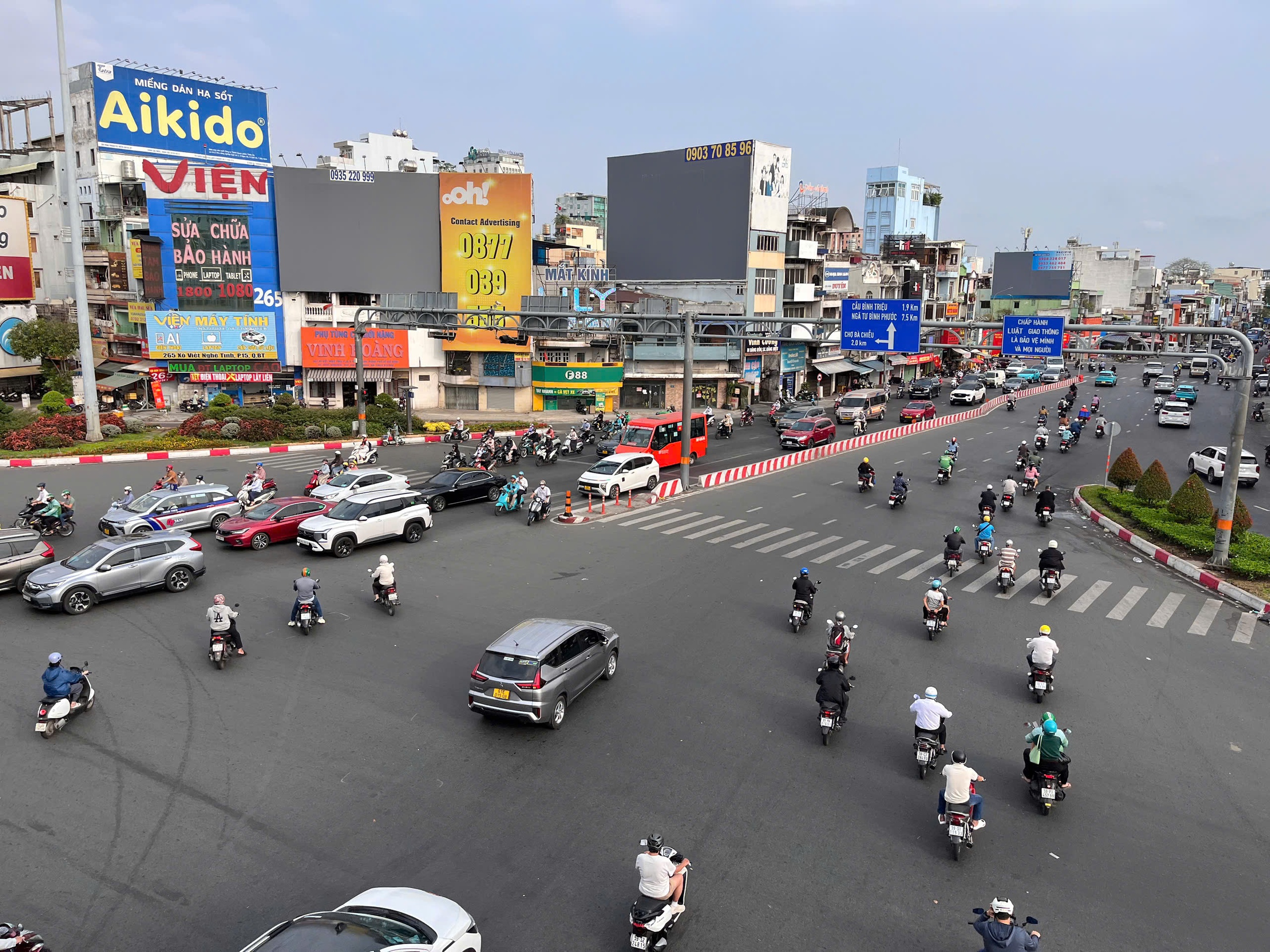 Giao thông TP.HCM “dễ thở” trong ngày đầu làm việc sau kỳ nghỉ Tết- Ảnh 13. Giao thông TP.HCM “dễ thở” trong ngày đầu làm việc sau kỳ nghỉ Tết- Ảnh 13.
