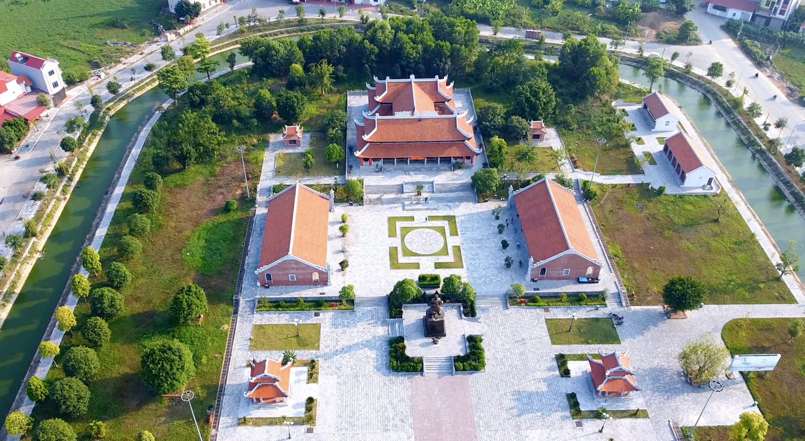 Đầu xuân thăm đền thờ Lý Thường Kiệt bên dòng sông Cầu lịch sử- Ảnh 6. Đầu xuân thăm đền thờ Lý Thường Kiệt bên dòng sông Cầu lịch sử- Ảnh 6.