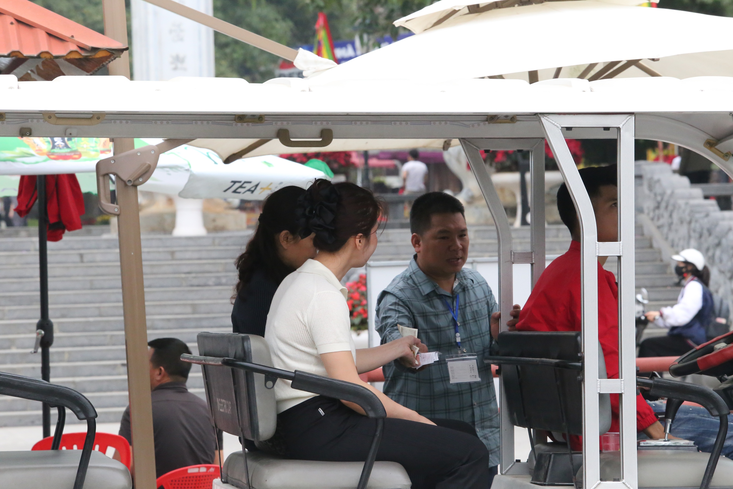 Sớm hoàn thiện hồ sơ kinh doanh xe điện tại khu di tích quốc gia Tây Thiên- Ảnh 4. Sớm hoàn thiện hồ sơ kinh doanh xe điện tại khu di tích quốc gia Tây Thiên- Ảnh 4.