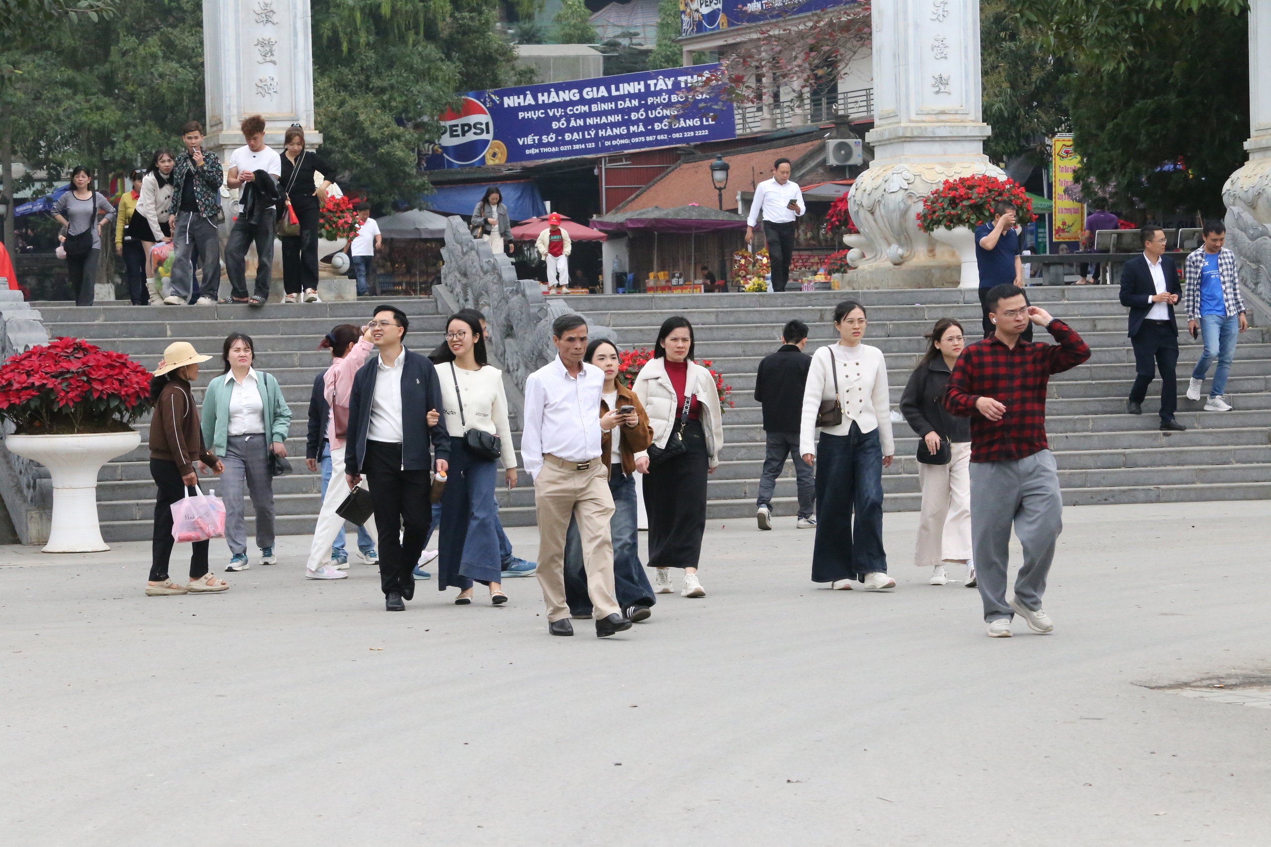 Sớm hoàn thiện hồ sơ kinh doanh xe điện tại khu di tích quốc gia Tây Thiên- Ảnh 1. Sớm hoàn thiện hồ sơ kinh doanh xe điện tại khu di tích quốc gia Tây Thiên- Ảnh 1.