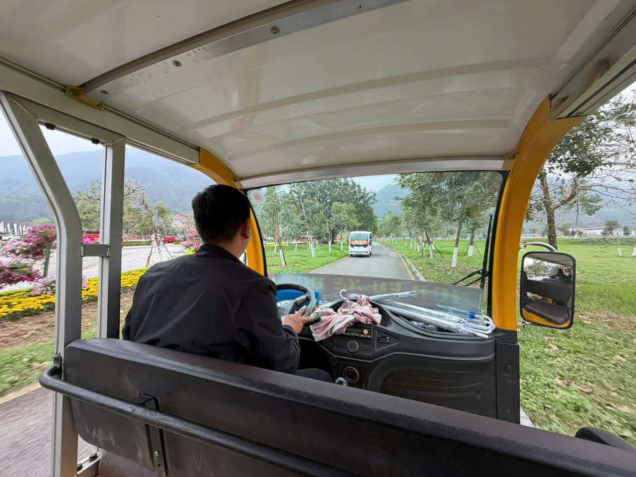 Sớm hoàn thiện hồ sơ kinh doanh xe điện tại khu di tích quốc gia Tây Thiên- Ảnh 6. Sớm hoàn thiện hồ sơ kinh doanh xe điện tại khu di tích quốc gia Tây Thiên- Ảnh 6.