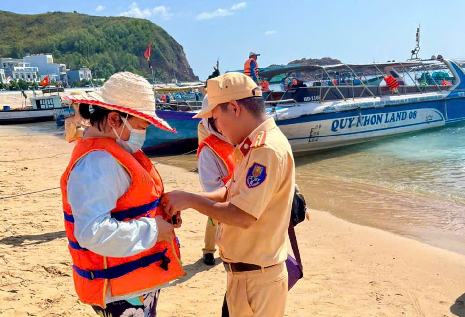 Gia Lai: Siết chặt ATGT đường thuỷ sau c&aacute;c vụ tai nạn lật t&agrave;u, thuyền tr&ecirc;n cả nước- Ảnh 6.