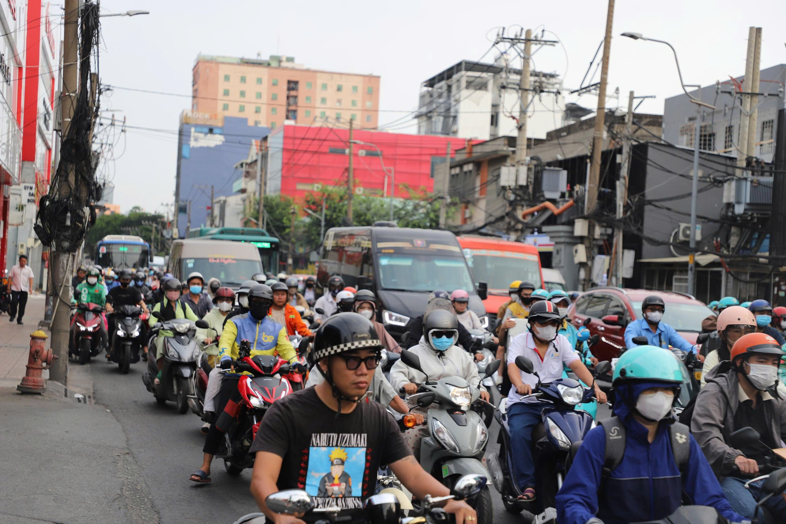 Giao thông TP.HCM “dễ thở” trong ngày đầu làm việc sau kỳ nghỉ Tết- Ảnh 9. Giao thông TP.HCM “dễ thở” trong ngày đầu làm việc sau kỳ nghỉ Tết- Ảnh 9.