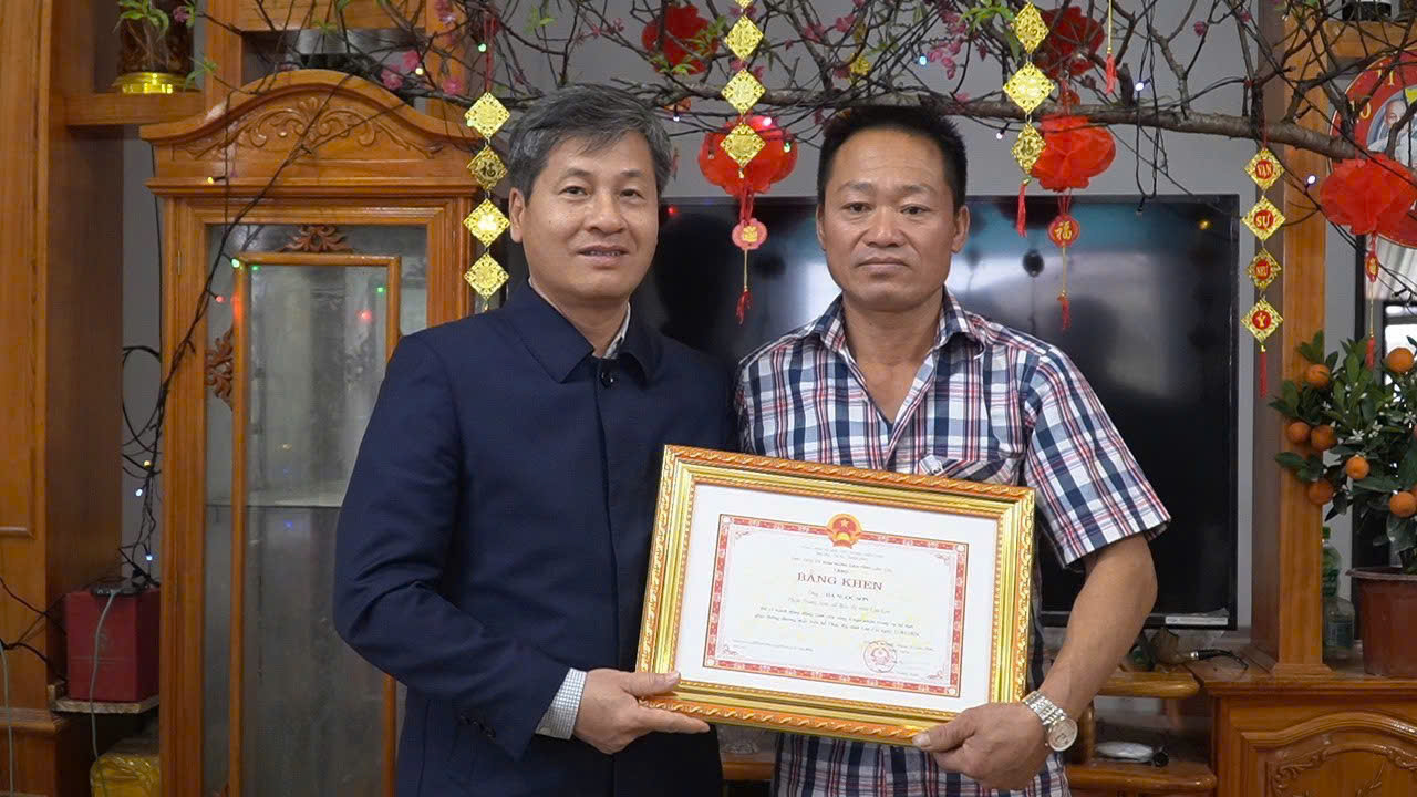 Đề nghị Thủ tướng tặng Bằng khen người cứu 6 nạn nhân đuối nước ở Thác Bà- Ảnh 1. Đề nghị Thủ tướng tặng Bằng khen người cứu 6 nạn nhân đuối nước ở Thác Bà- Ảnh 1.