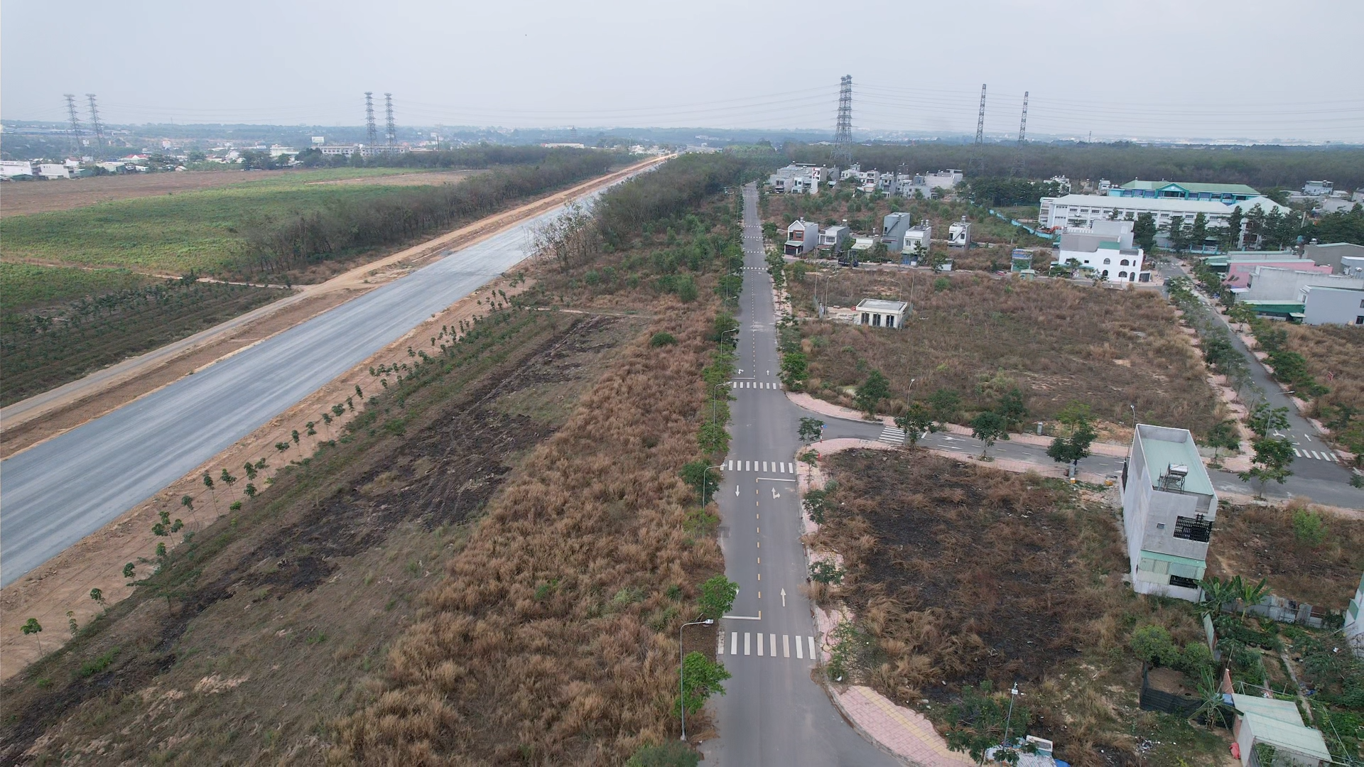 Đồng Nai siết chặt quản lý đất đai, tăng tốc phát triển nhà ở và điều chỉnh quy hoạch- Ảnh 2. Đồng Nai siết chặt quản lý đất đai, tăng tốc phát triển nhà ở và điều chỉnh quy hoạch- Ảnh 2.