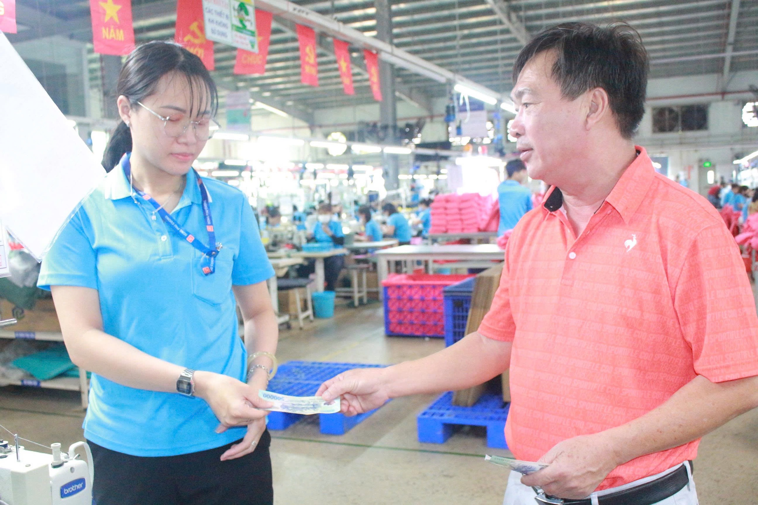 Đồng Nai: 99% lao động trở lại làm việc, doanh nghiệp chi hàng chục tỷ đồng lì xì đầu xuân- Ảnh 4. Đồng Nai: 99% lao động trở lại làm việc, doanh nghiệp chi hàng chục tỷ đồng lì xì đầu xuân- Ảnh 4.