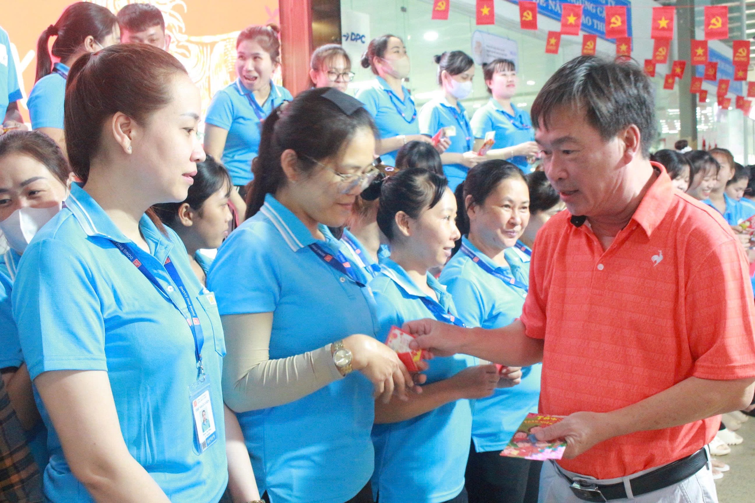 Đồng Nai: 99% lao động trở lại làm việc, doanh nghiệp chi hàng chục tỷ đồng lì xì đầu xuân- Ảnh 1. Đồng Nai: 99% lao động trở lại làm việc, doanh nghiệp chi hàng chục tỷ đồng lì xì đầu xuân- Ảnh 1.