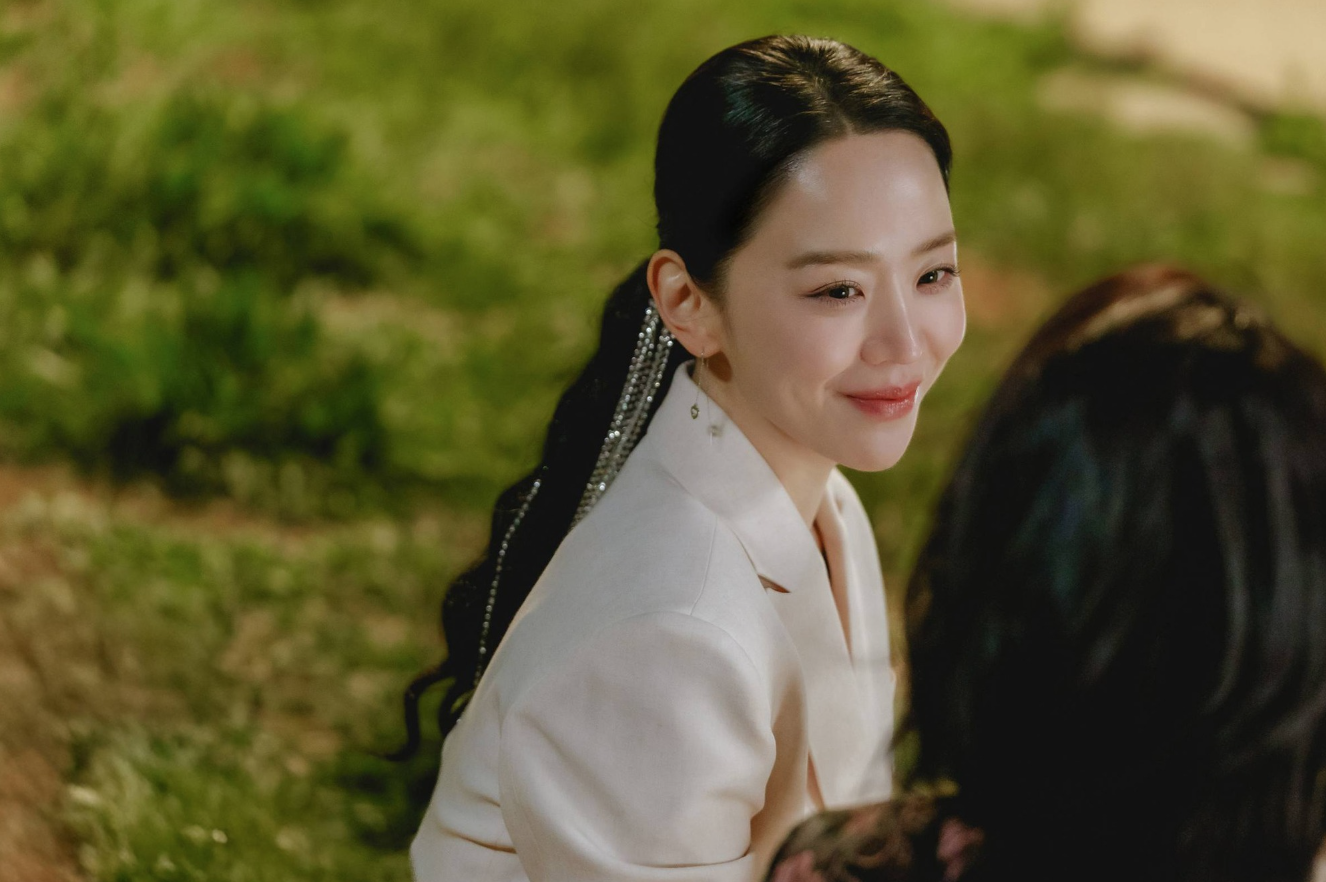 "The art of Sarah" gây sốt toàn cầu, Shin Hae Sun thăng hạng nhờ vai diễn táo bạo- Ảnh 1. "The art of Sarah" gây sốt toàn cầu, Shin Hae Sun thăng hạng nhờ vai diễn táo bạo- Ảnh 1.