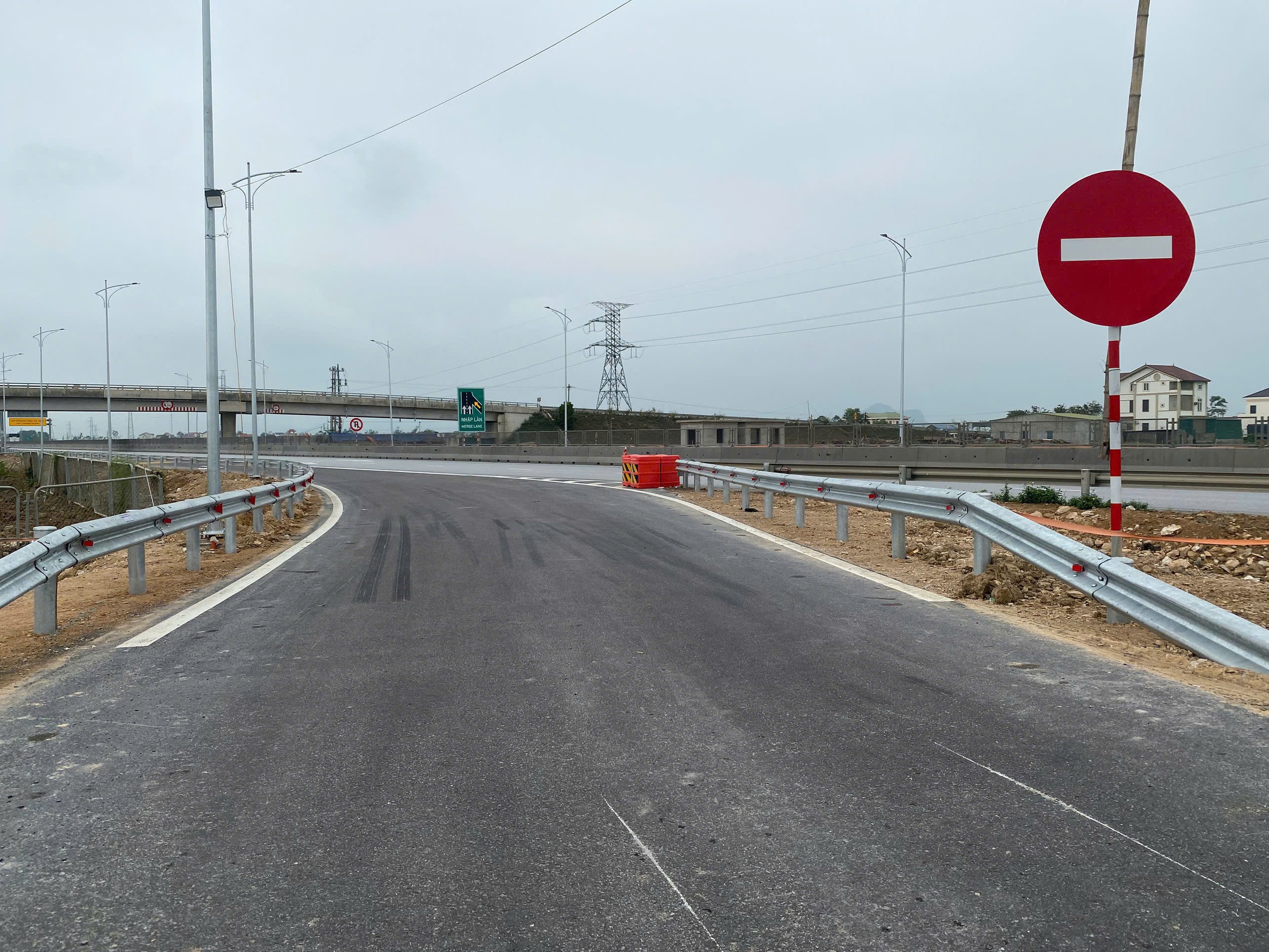 Hoàn thiện hạ tầng, cao tốc qua Nghệ An, Thanh Hóa sẵn sàng thu phí- Ảnh 5. Hoàn thiện hạ tầng, cao tốc qua Nghệ An, Thanh Hóa sẵn sàng thu phí- Ảnh 5.