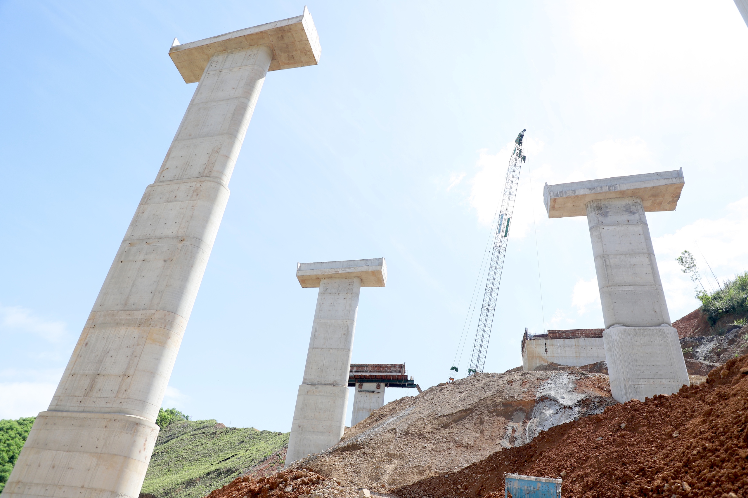 Những trụ cầu cao hơn 50m đang hình thành trên cao tốc Khánh Hòa - Buôn Ma Thuột- Ảnh 12. Những trụ cầu cao hơn 50m đang hình thành trên cao tốc Khánh Hòa - Buôn Ma Thuột- Ảnh 12.