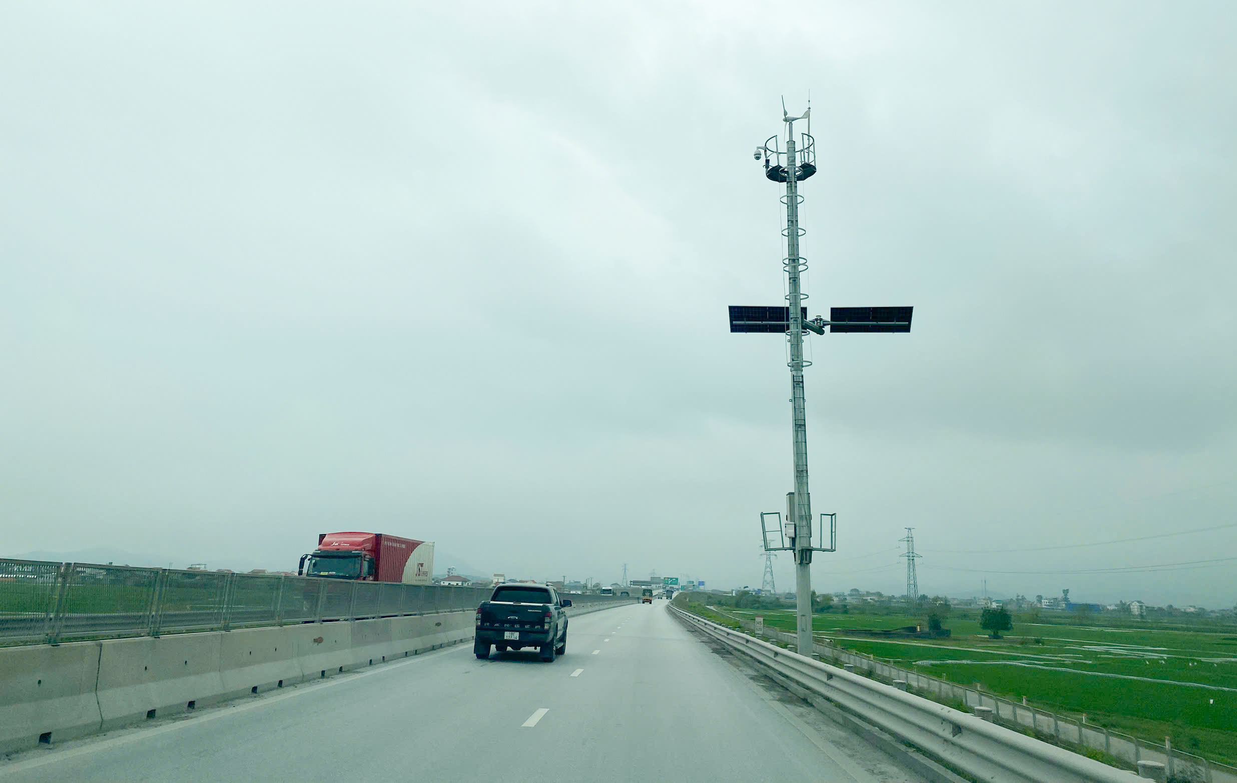 Hoàn thiện hạ tầng, cao tốc qua Nghệ An, Thanh Hóa sẵn sàng thu phí- Ảnh 4. Hoàn thiện hạ tầng, cao tốc qua Nghệ An, Thanh Hóa sẵn sàng thu phí- Ảnh 4.