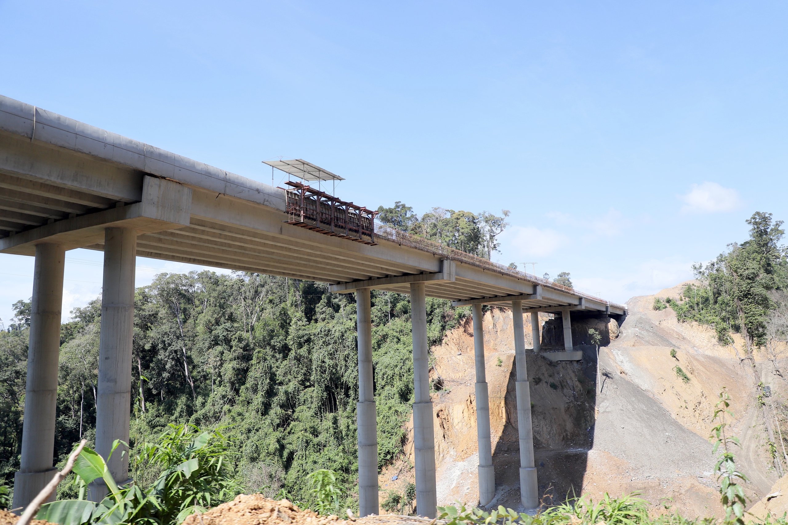 Những trụ cầu cao hơn 50m đang hình thành trên cao tốc Khánh Hòa - Buôn Ma Thuột- Ảnh 5. Những trụ cầu cao hơn 50m đang hình thành trên cao tốc Khánh Hòa - Buôn Ma Thuột- Ảnh 5.