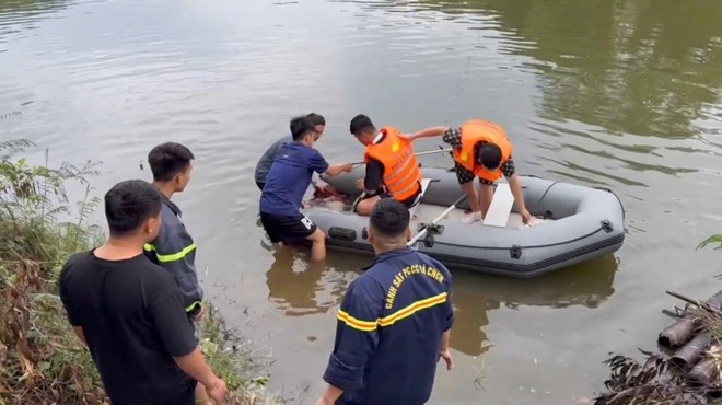 Bắc Ninh: T&igrave;m thấy thi thể hai mẹ con bị đuối nước ở Đập Lậu - Ảnh 1.