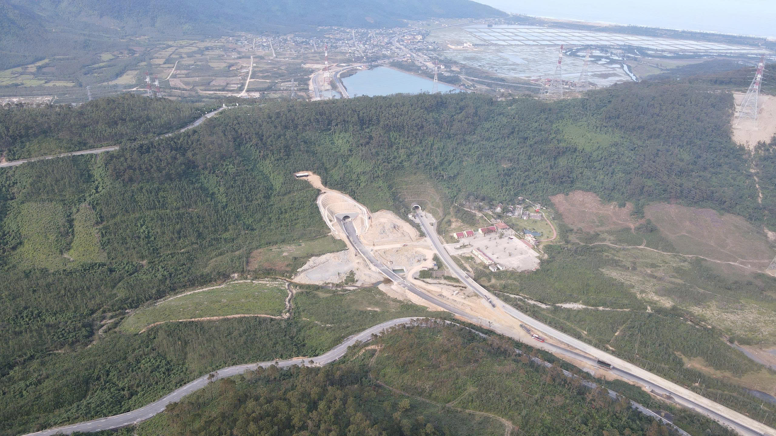 Hầm Đèo Ngang mở rộng hoàn tất thi công, chờ nghiệm thu để thông xe- Ảnh 1. Hầm Đèo Ngang mở rộng hoàn tất thi công, chờ nghiệm thu để thông xe- Ảnh 1.