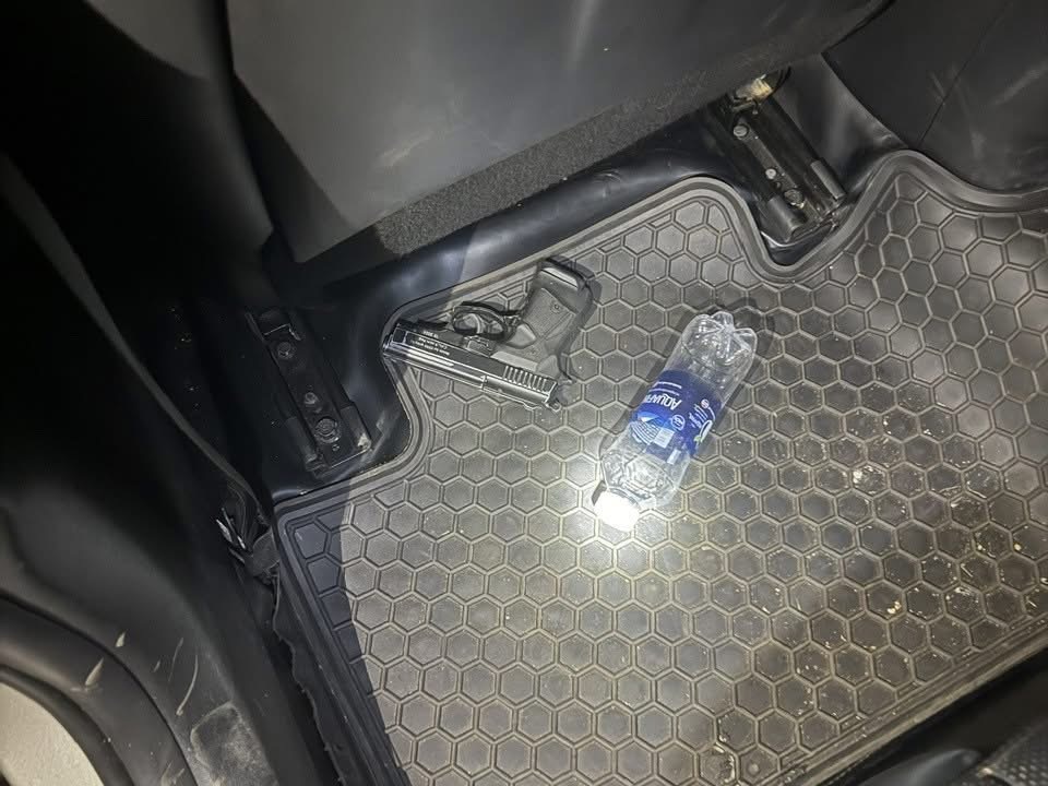 Bị bắt tạm giam vì dùng súng công cụ hỗ trợ và bình xịt hơi cay tấn công con nợ- Ảnh 4. Bị bắt tạm giam vì dùng súng công cụ hỗ trợ và bình xịt hơi cay tấn công con nợ- Ảnh 4.