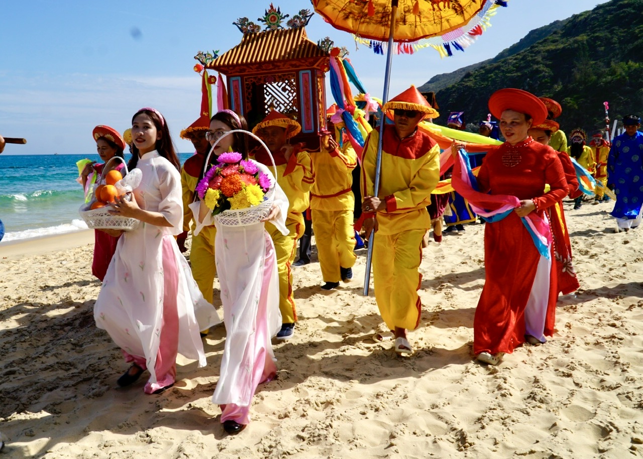 Gia Lai: Gìn giữ hồn biển từ Lễ hội cầu ngư Vạn Đầm Xương Lý- Ảnh 9. Gia Lai: Gìn giữ hồn biển từ Lễ hội cầu ngư Vạn Đầm Xương Lý- Ảnh 9.