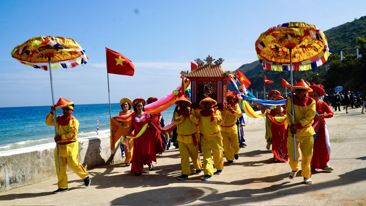 Gia Lai: Gìn giữ hồn biển từ Lễ hội cầu ngư Vạn Đầm Xương Lý- Ảnh 6. Gia Lai: Gìn giữ hồn biển từ Lễ hội cầu ngư Vạn Đầm Xương Lý- Ảnh 6.