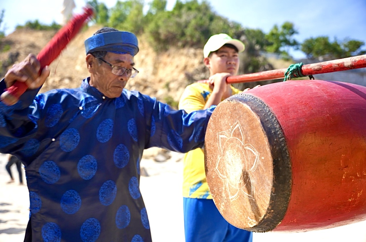 Gia Lai: Gìn giữ hồn biển từ Lễ hội cầu ngư Vạn Đầm Xương Lý- Ảnh 2. Gia Lai: Gìn giữ hồn biển từ Lễ hội cầu ngư Vạn Đầm Xương Lý- Ảnh 2.