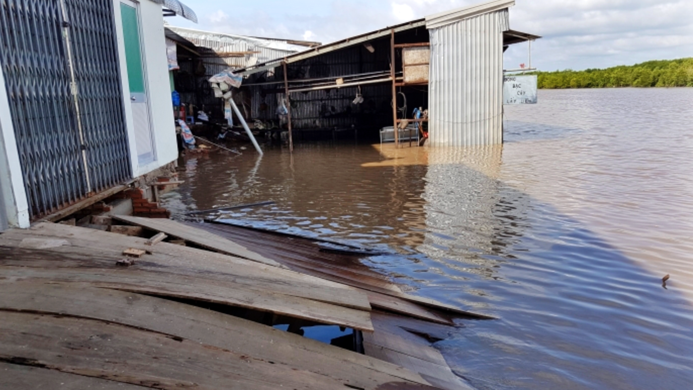 Gần 150 tỷ đồng x&acirc;y k&egrave; chống sạt lở khu d&acirc;n cư thị trấn Năm Căn ở C&agrave; Mau- Ảnh 1.