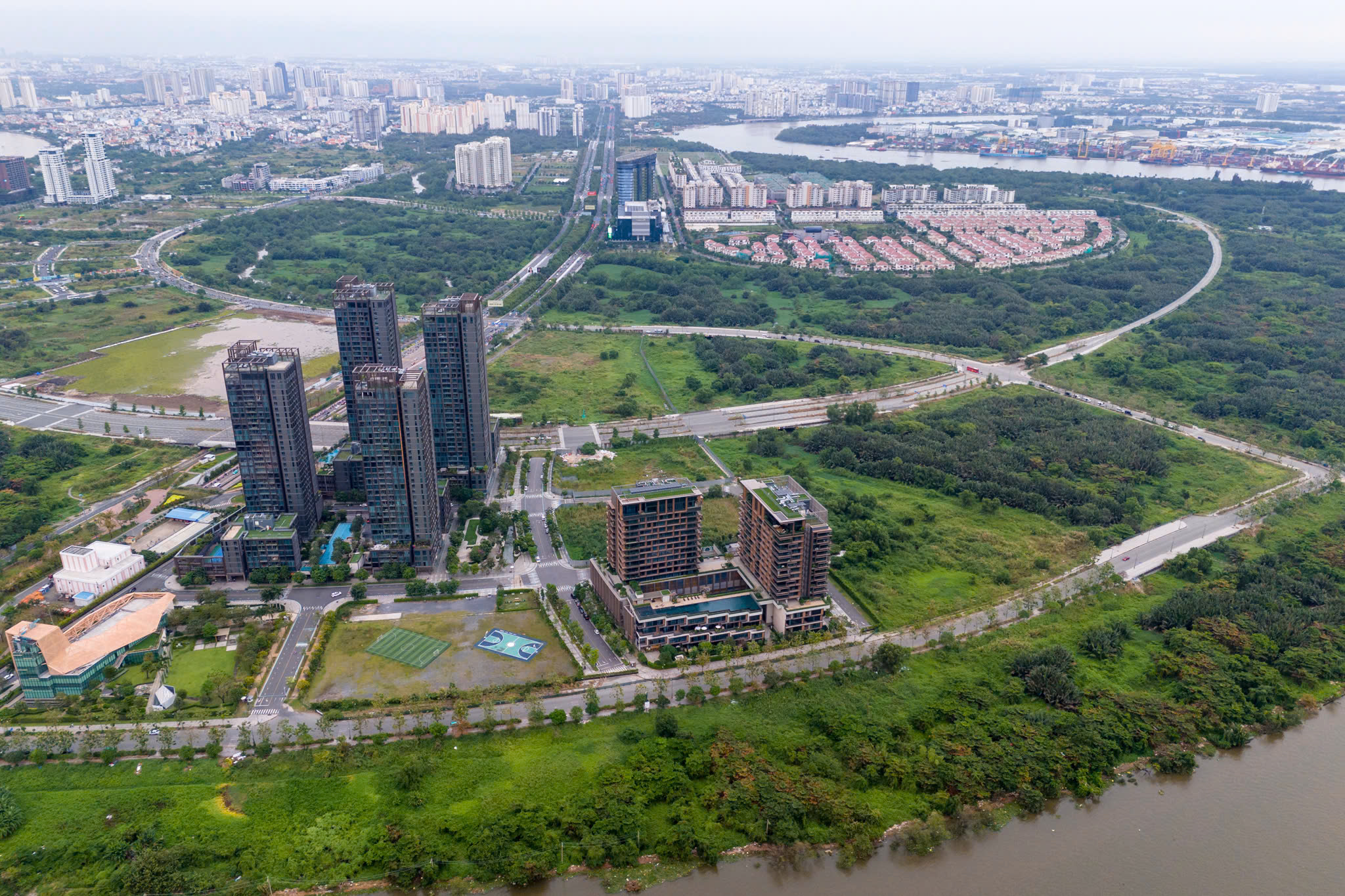 Cận cảnh khu đất vàng được đề xuất xây tháp 99 tầng cao nhất Việt Nam- Ảnh 9.