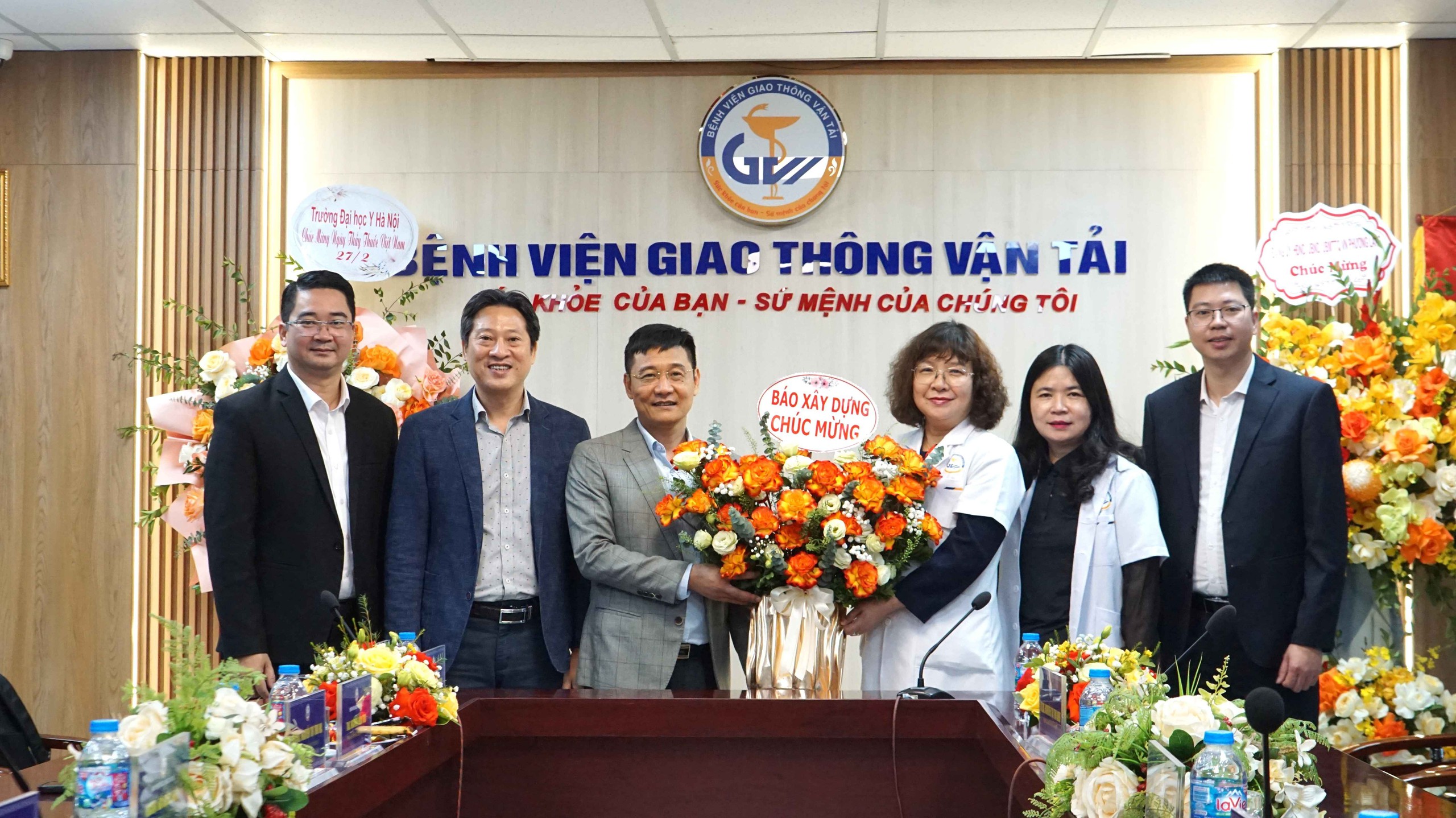 Báo Xây dựng thăm và chúc mừng các đơn vị y tế ngành GTVT nhân ngày 27/2- Ảnh 1. Báo Xây dựng thăm và chúc mừng các đơn vị y tế ngành GTVT nhân ngày 27/2- Ảnh 1.