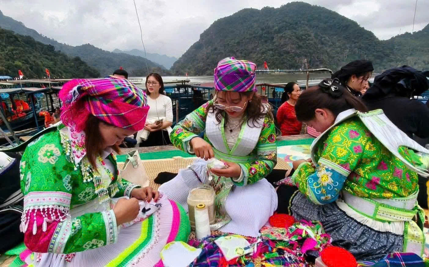 Khai mạc Hội Báo Xuân Phú Thọ, Thái Nguyên- Ảnh 5. Khai mạc Hội Báo Xuân Phú Thọ, Thái Nguyên- Ảnh 5.