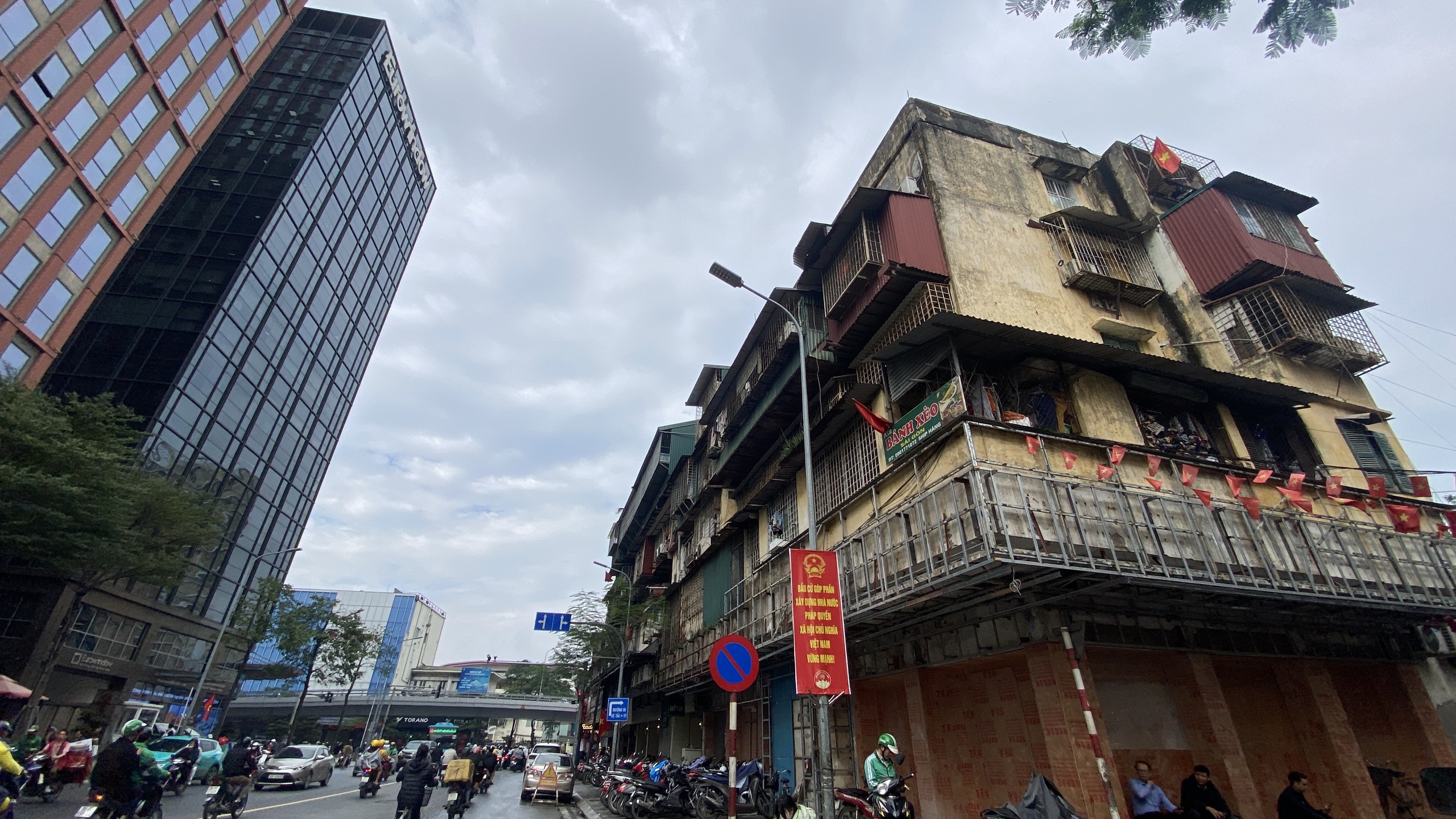 Hà Nội phấn đấu đến năm 2030 hoàn thành việc cải tạo, xây dựng chung cư cũ cấp độ D- Ảnh 9.