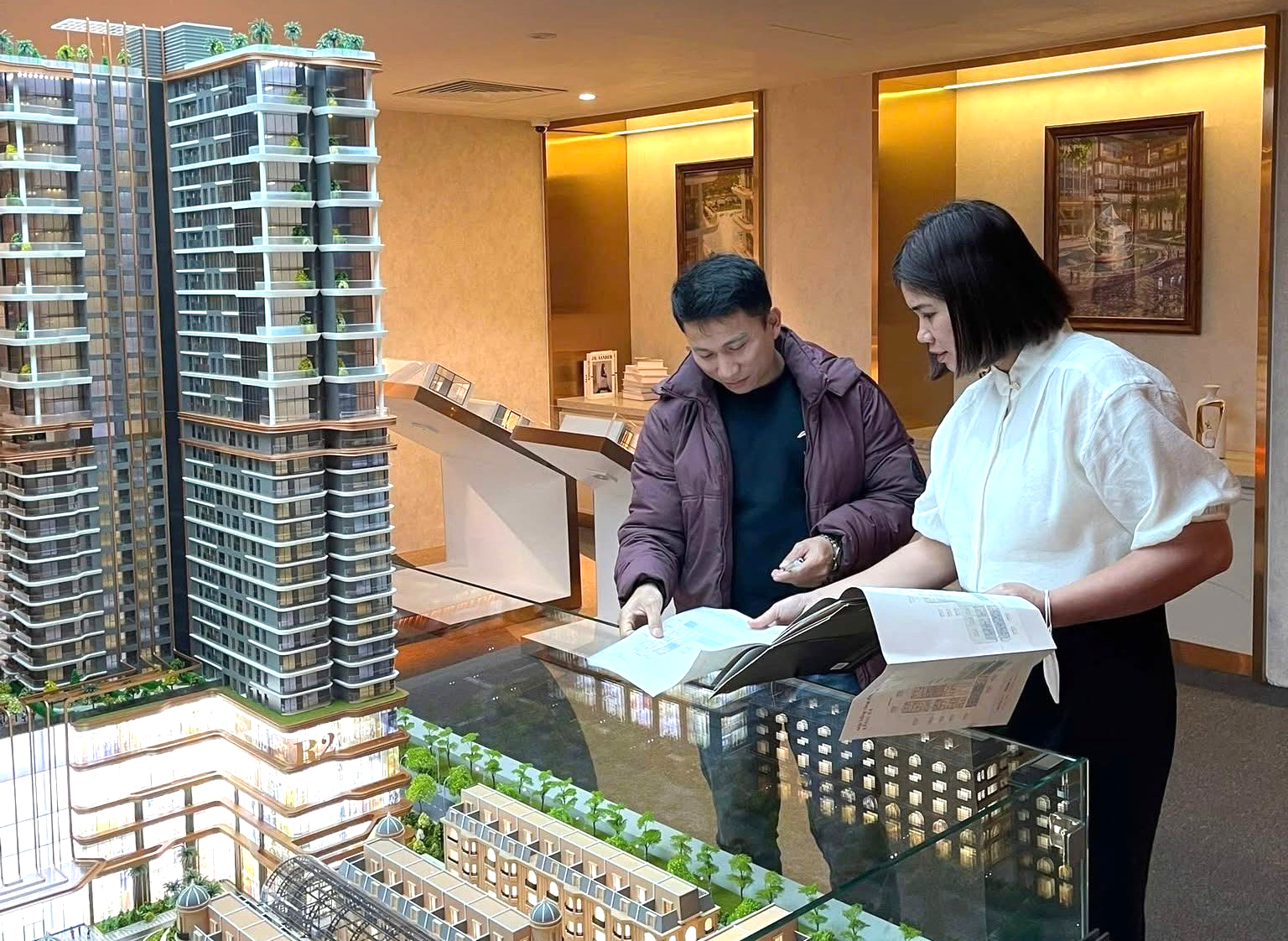 Bộ Xây dựng lấy ý kiến dự thảo Nghị quyết phát triển nhà ở thương mại giá phù hợp- Ảnh 1.