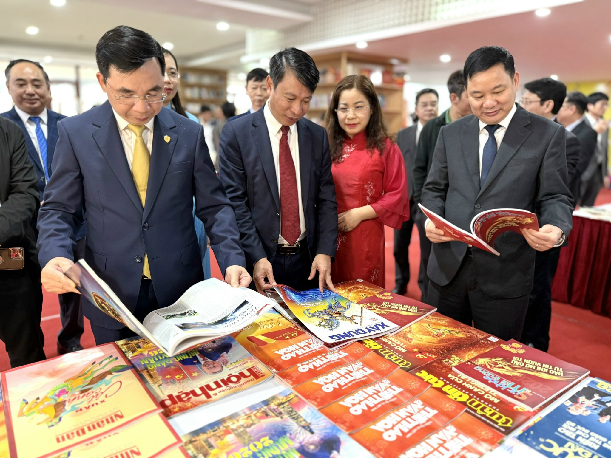 Khai mạc Hội Báo Xuân Phú Thọ, Thái Nguyên- Ảnh 2. Khai mạc Hội Báo Xuân Phú Thọ, Thái Nguyên- Ảnh 2.