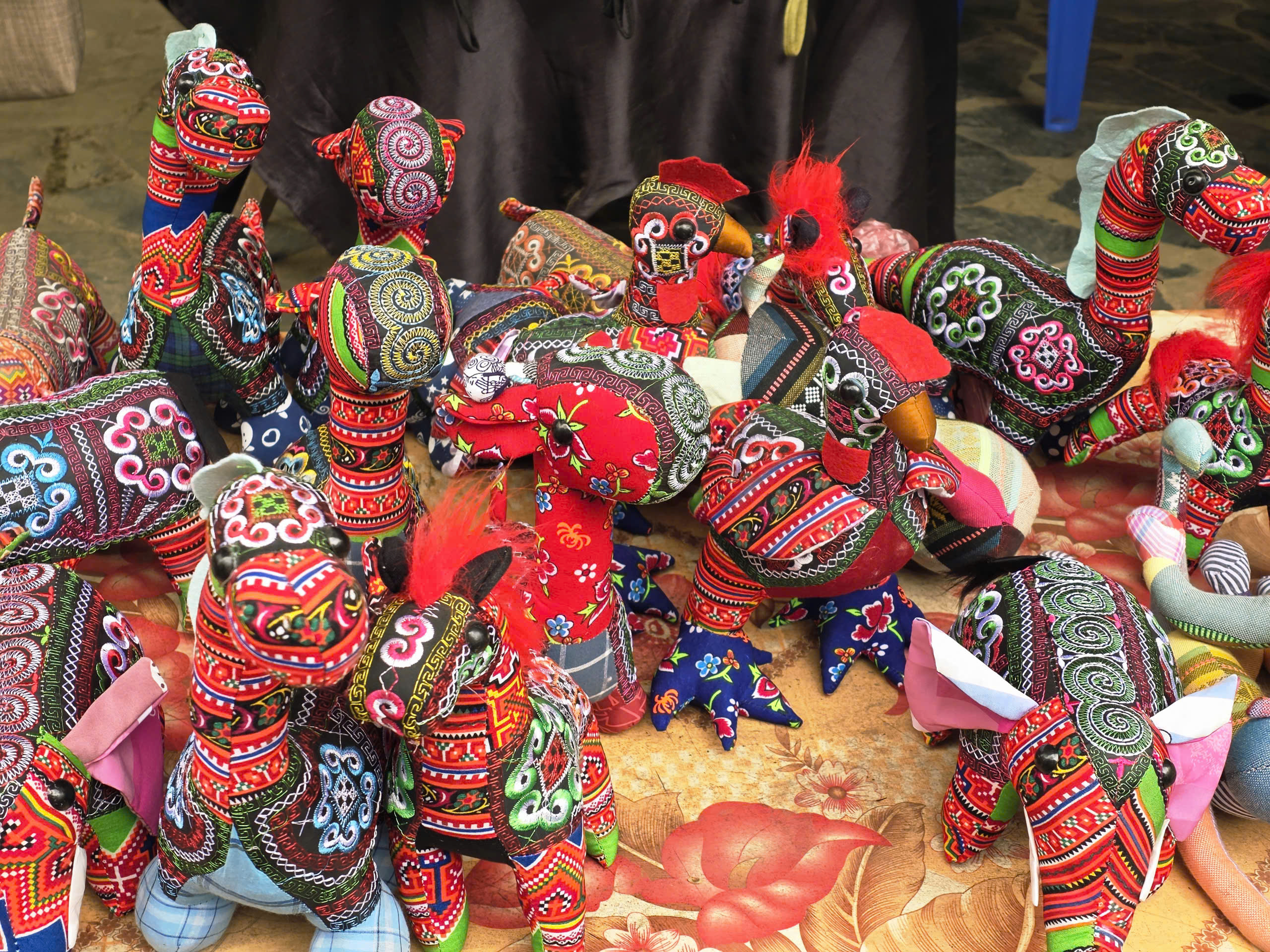 Độc đ&aacute;o phi&ecirc;n chợ v&ugrave;ng cao Sin Suối Hồ h&uacute;t kh&aacute;ch du lịch- Ảnh 7.