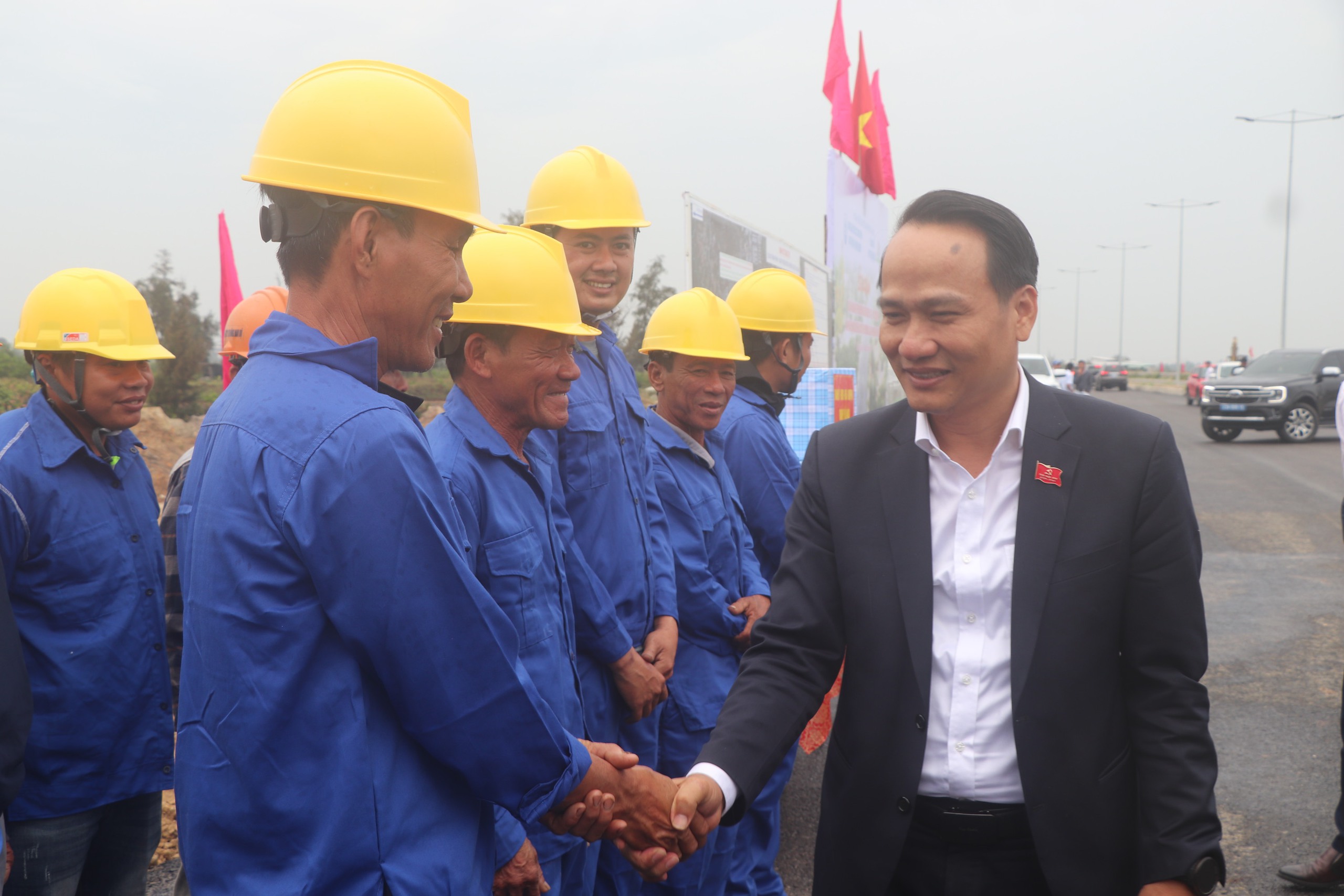 Đ&agrave; Nẵng tăng tốc b&agrave;n giao 3km dự &aacute;n ho&agrave;n thiện đường ven biển 129- Ảnh 1.