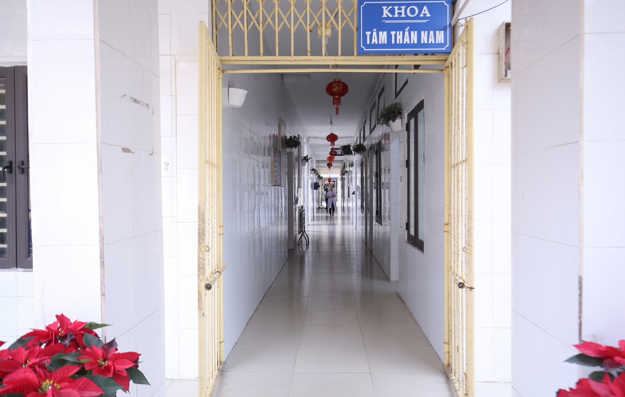 Chuyện &iacute;t biết về những "chiến sĩ &aacute;o trắng" thầm lặng nơi bệnh viện t&acirc;m thần- Ảnh 2.