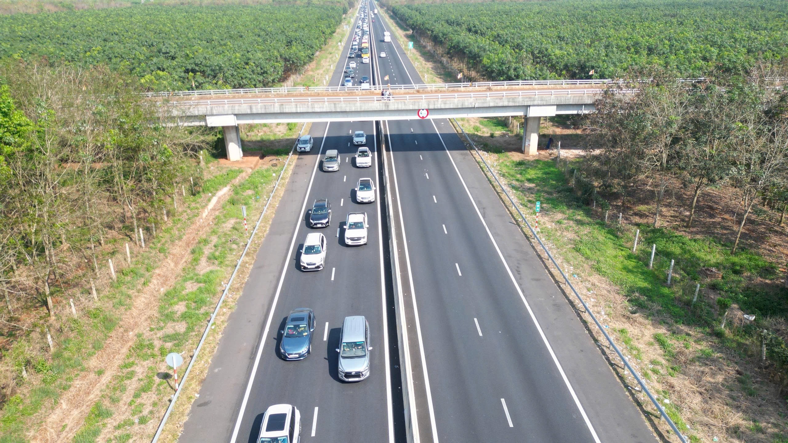 Thông báo thu phí hai tuyến cao tốc phía Nam trong tháng 3, mức 900-1.300 đồng/km- Ảnh 3. Thông báo thu phí hai tuyến cao tốc phía Nam trong tháng 3, mức 900-1.300 đồng/km- Ảnh 3.