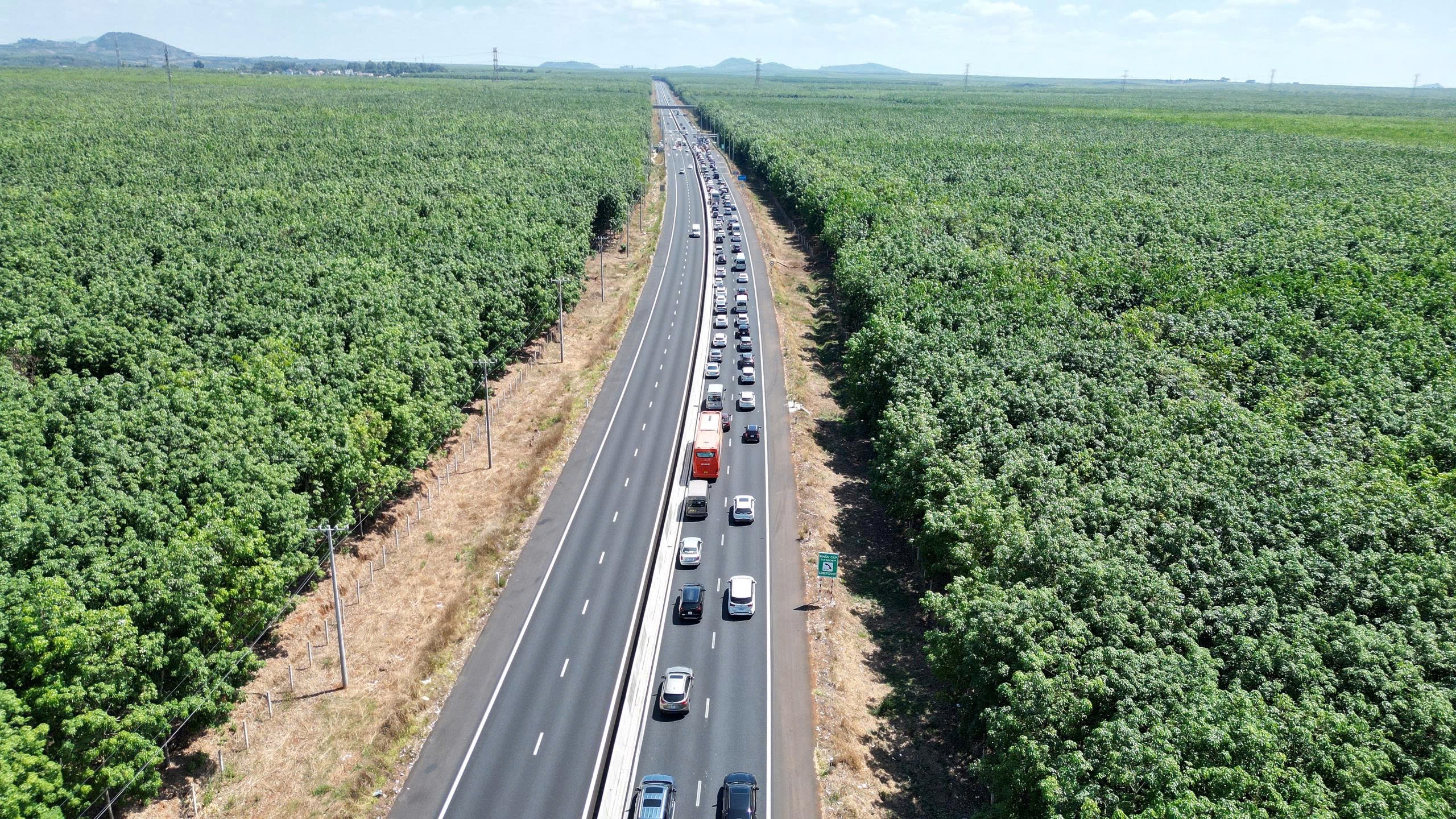 Thông báo thu phí hai tuyến cao tốc phía Nam trong tháng 3, mức 900-1.300 đồng/km- Ảnh 1. Thông báo thu phí hai tuyến cao tốc phía Nam trong tháng 3, mức 900-1.300 đồng/km- Ảnh 1.