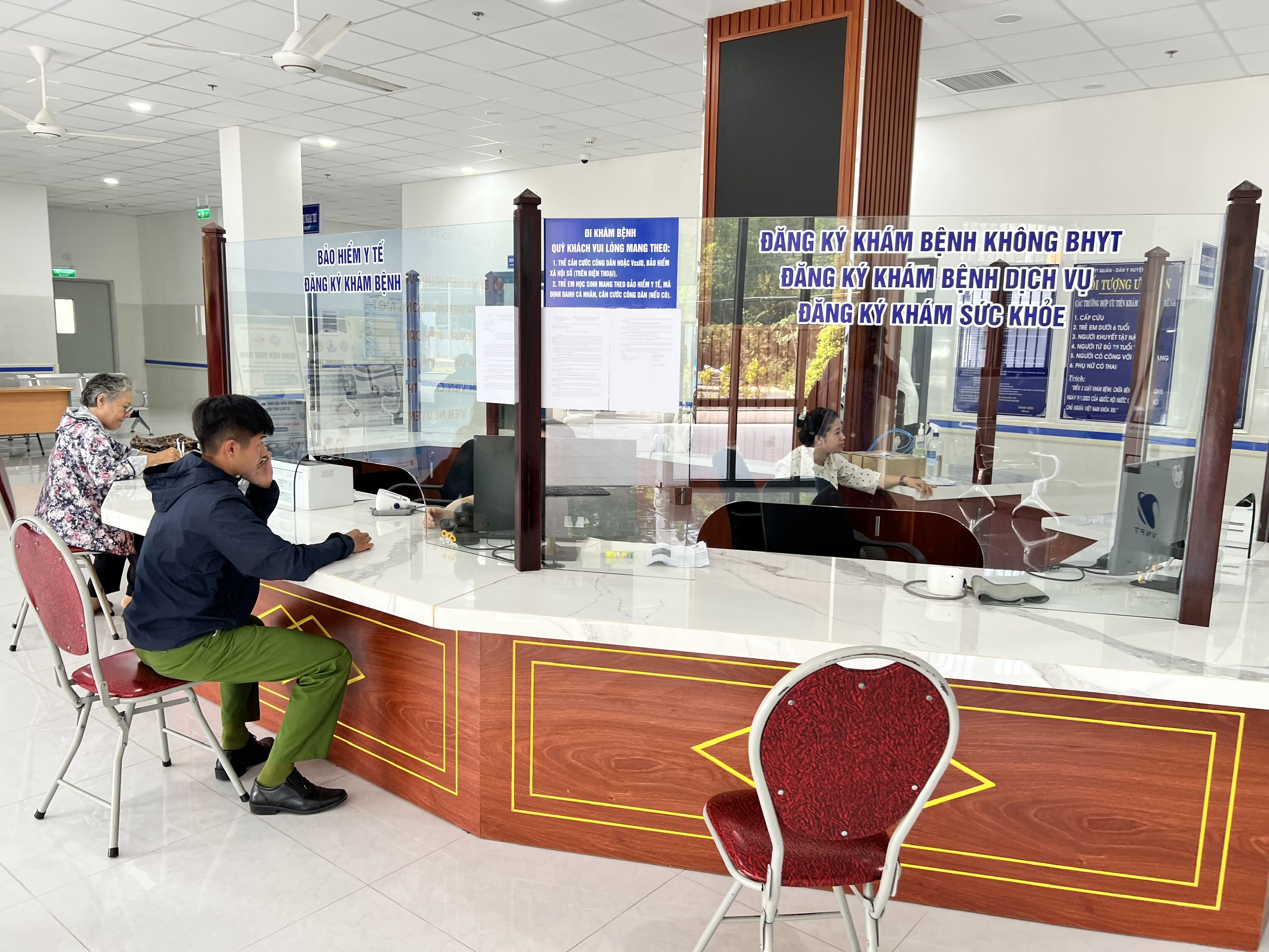 Người con của C&ocirc;n Đảo v&agrave; giấc mơ bệnh viện giữa biển xa- Ảnh 1.