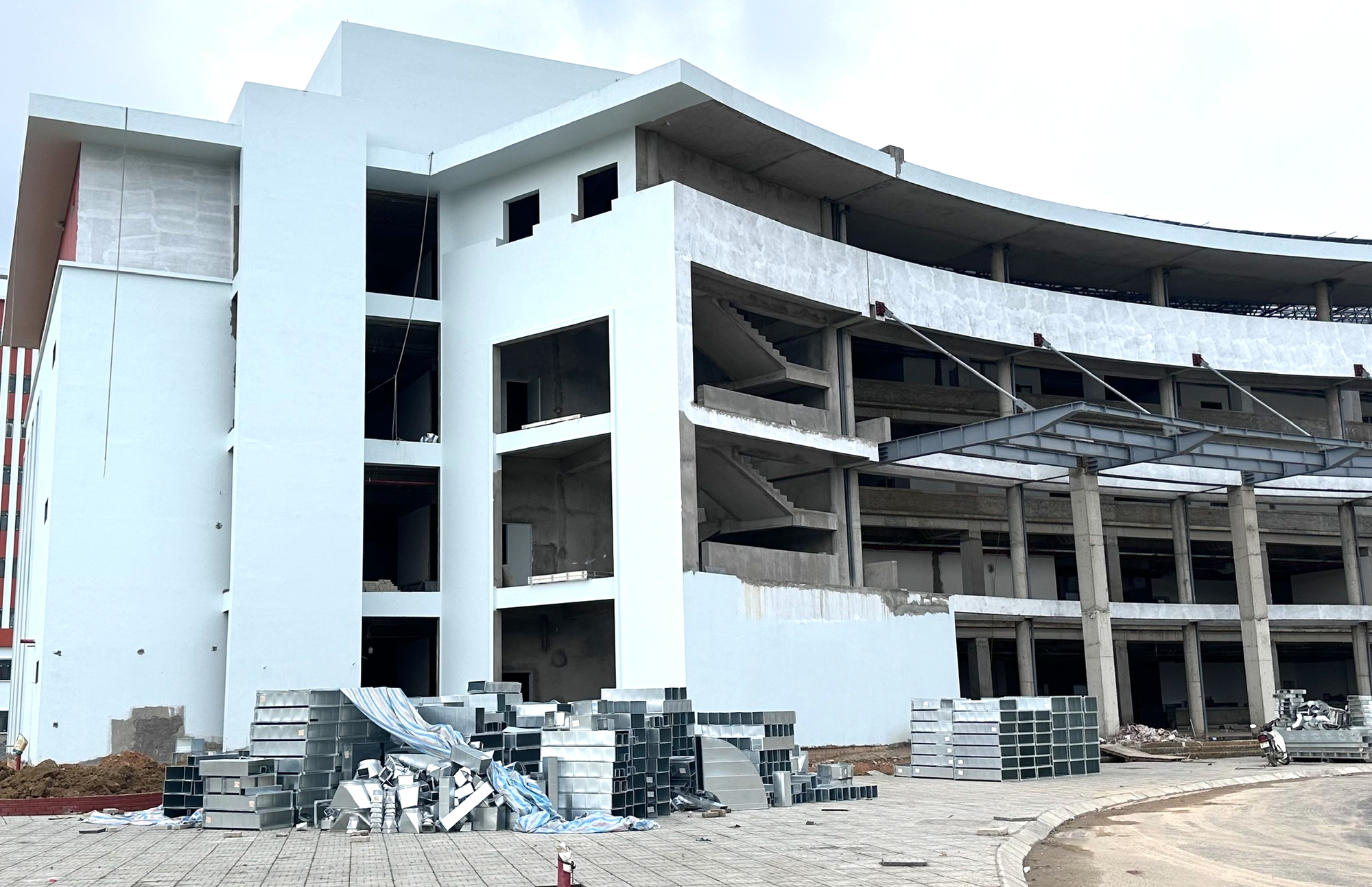 Tuyên Quang: Đẩy nhanh tiến độ thi công Bệnh viện Đa khoa tỉnh- Ảnh 7. Tuyên Quang: Đẩy nhanh tiến độ thi công Bệnh viện Đa khoa tỉnh- Ảnh 7.