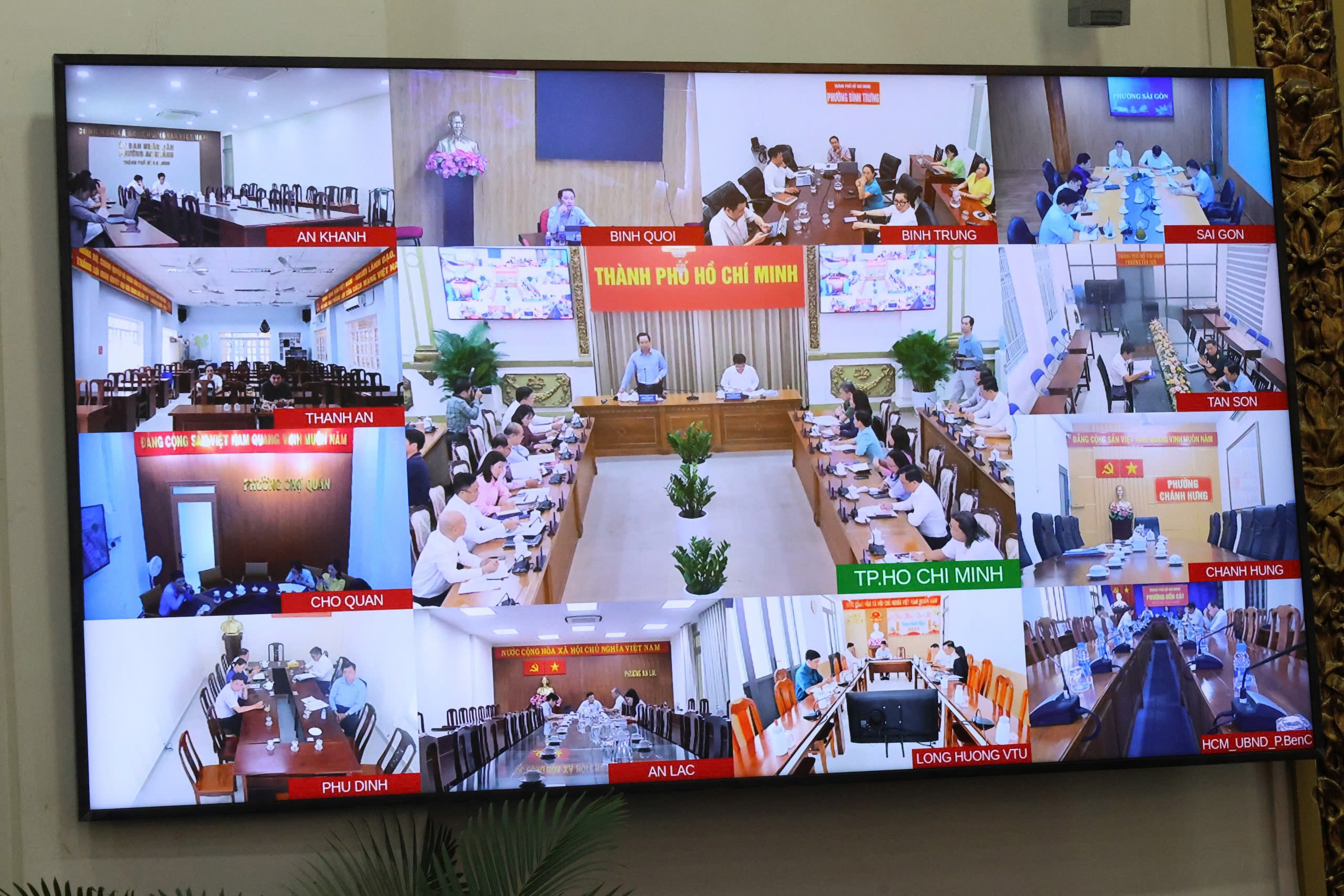 TP.HCM đặt kịch bản tăng trưởng trên 10%: Hai quý đầu năm phải đạt tối thiểu 10,3%- Ảnh 2. TP.HCM đặt kịch bản tăng trưởng trên 10%: Hai quý đầu năm phải đạt tối thiểu 10,3%- Ảnh 2.