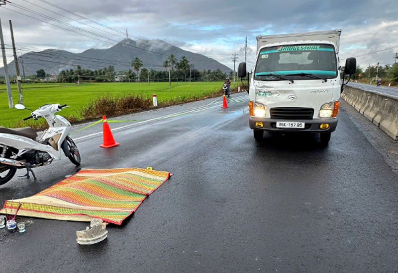 Hiện trường vụ tai nạn - Ảnh: L&ecirc; Long.