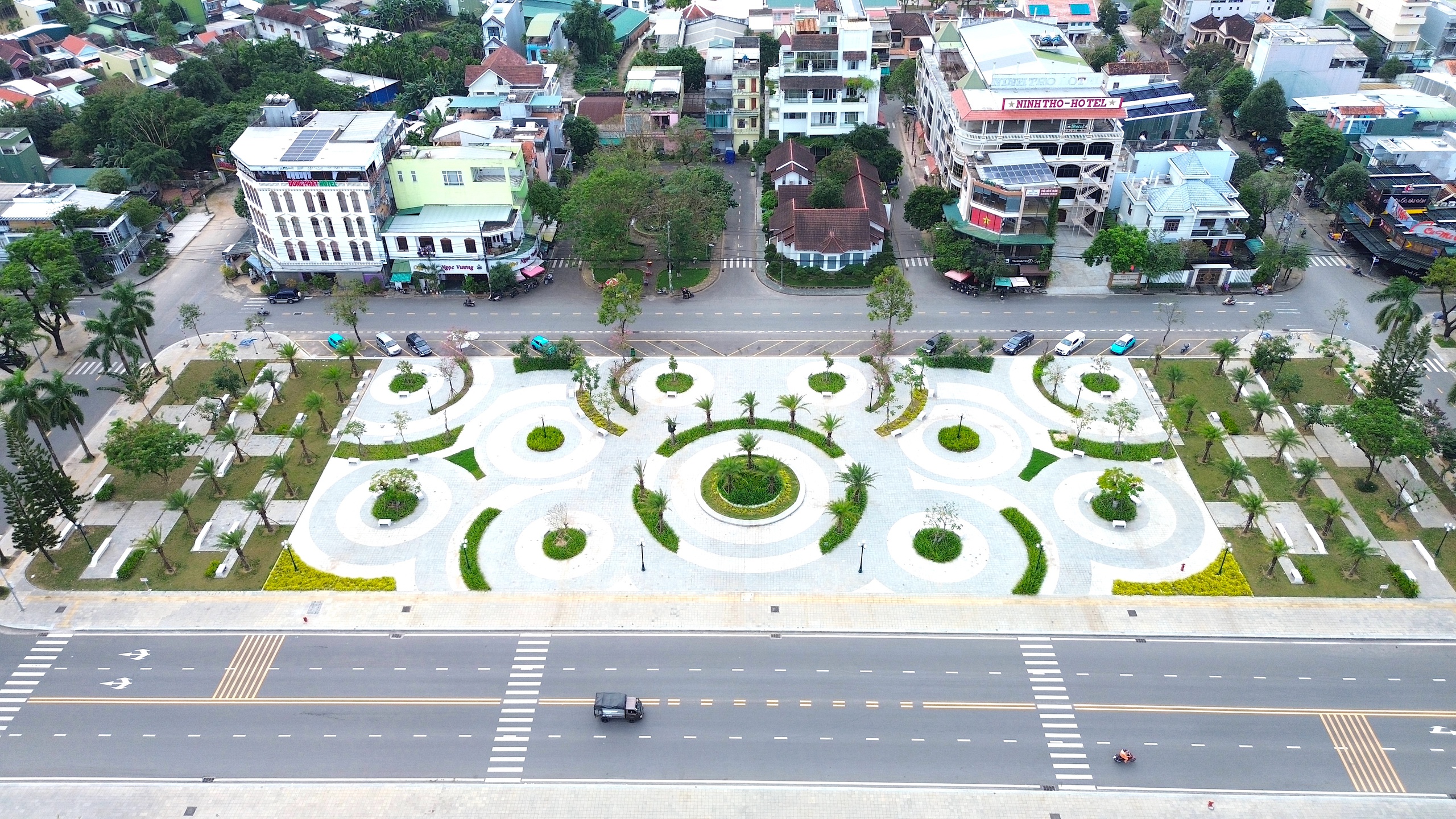 Đường Phạm Văn Đồng ở Quảng Ngãi rộng thênh thang sau nâng cấp- Ảnh 2. Đường Phạm Văn Đồng ở Quảng Ngãi rộng thênh thang sau nâng cấp- Ảnh 2.