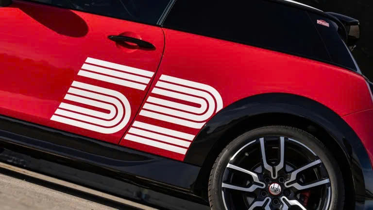 MINI Cooper JCW có bản giới hạn, giá 47 nghìn USD- Ảnh 4.