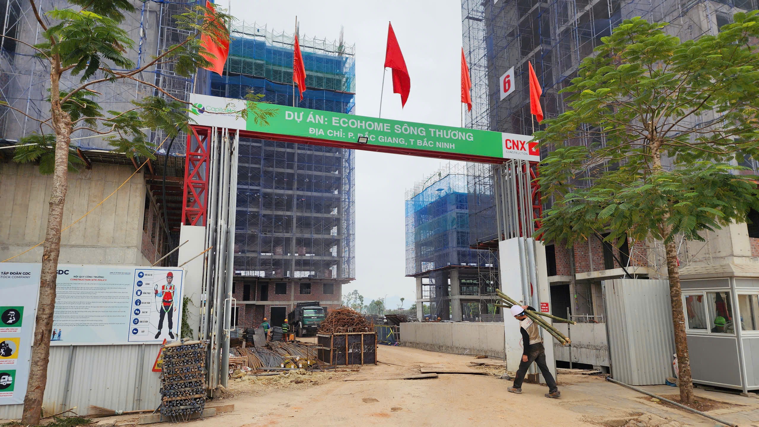 Rộn ràng trên công trường dự án nhà ở xã hội hơn 1.000 tỷ đồng tại Bắc Ninh- Ảnh 1.