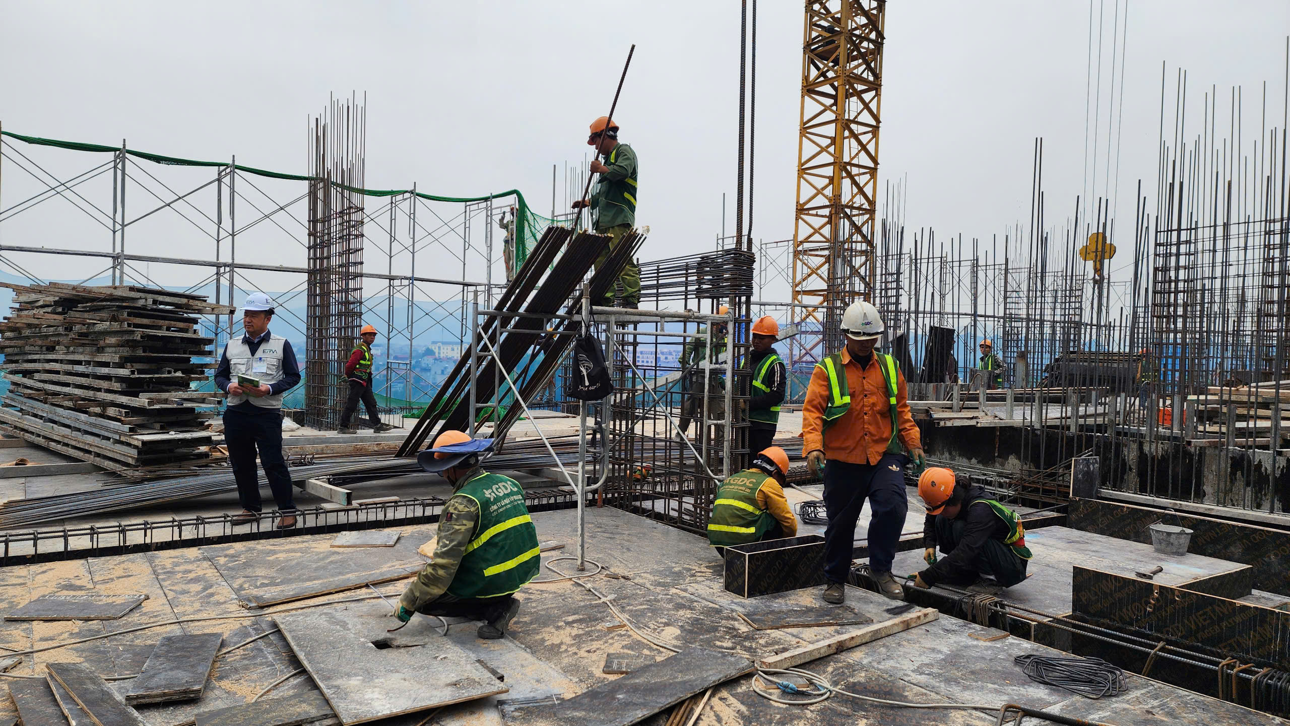 Rộn ràng trên công trường dự án nhà ở xã hội hơn 1.000 tỷ đồng tại Bắc Ninh- Ảnh 13.